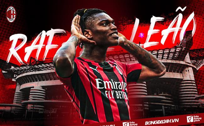 Hình ảnh các cầu thủ AC Milan ăn mừng cuồng nhiệt sau khi giành Scudetto mùa giải 2021-2022 thể hiện sự thành công rực rỡ