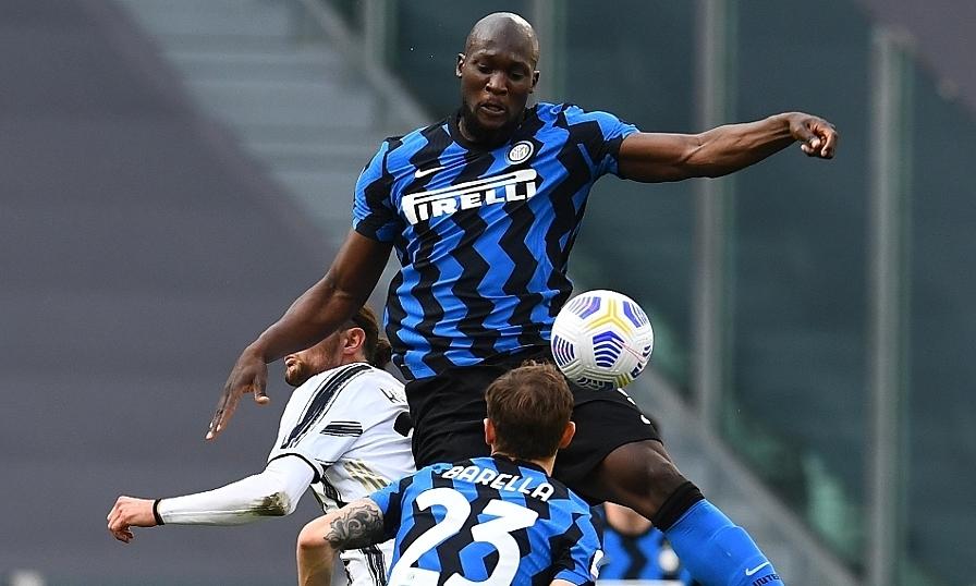Khoảnh khắc ăn mừng chức vô địch Serie A 2022 đánh dấu sự chuyển mình thành công của AC Milan sau nhiều năm chờ đợi