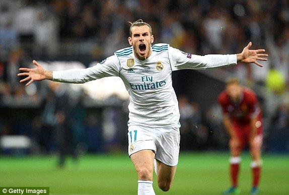Tiền đạo Karim Benzema dứt điểm hiểm hóc ghi bàn, góp công lớn vào trận thắng ấn tượng Real Madrid 3-0 Liverpool tại Champions League.