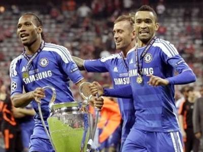 Các cầu thủ AS Monaco ăn mừng bàn thắng cuồng nhiệt, thể hiện sự gắn kết và sức mạnh tấn công nổi bật tại Ligue 1