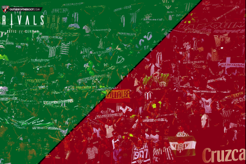 Không khí cuồng nhiệt của trận derby Andalusia giữa Sevilla và Real Betis tại La Liga với cờ và người hâm mộ.