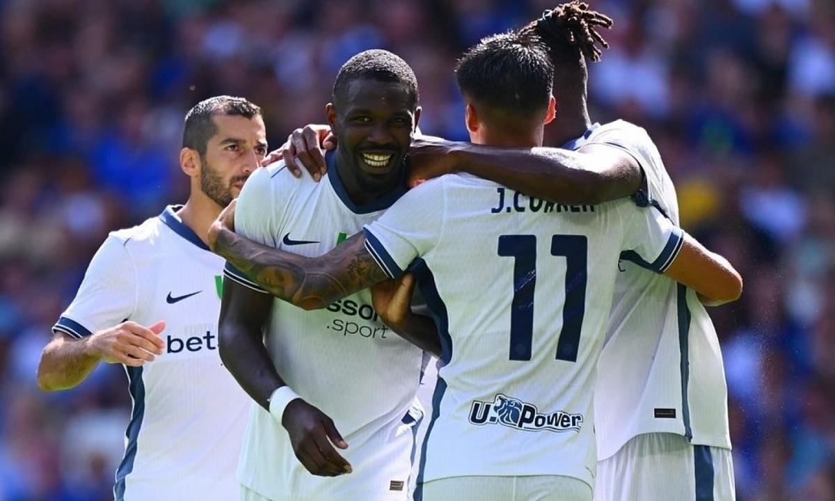 Niềm vui vỡ òa của các cầu thủ Inter Milan sau khi hoàn tất màn ngược dòng khó tin trước AC Milan tại Serie A