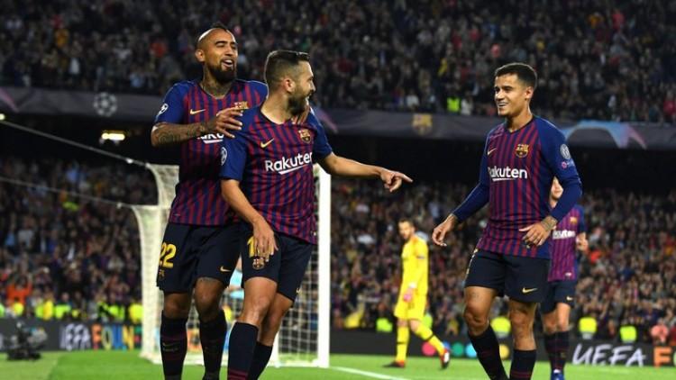 Hình ảnh đối đầu kinh điển giữa Lionel Messi của Barcelona và Cristiano Ronaldo của Juventus tại đấu trường Champions League