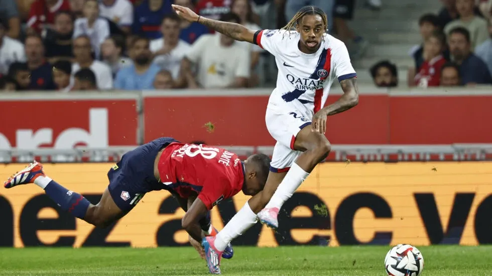 Các cầu thủ PSG ăn mừng bàn thắng thể hiện sức mạnh thống trị bóng đá Pháp tại Ligue 1