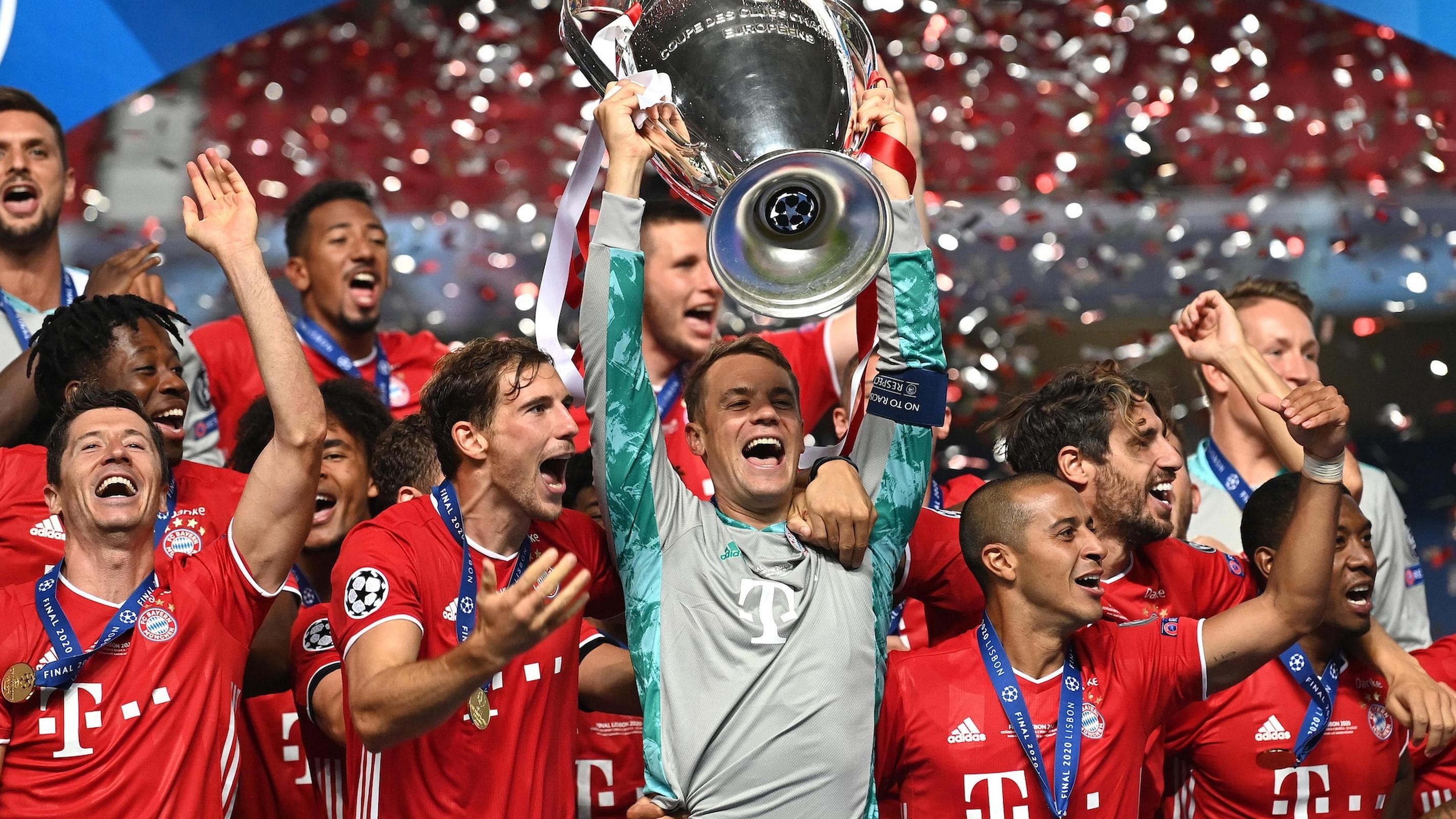 Các cầu thủ Paris Saint-Germain ăn mừng đầy cảm xúc sau khi loại Bayern Munich ở tứ kết Champions League 2021 trong một trận cầu đáng nhớ. 