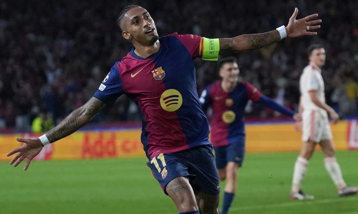 Khoảnh khắc các cầu thủ RB Leipzig thi đấu máu lửa tại Bundesliga, thể hiện quyết tâm cạnh tranh sòng phẳng ngôi vương với các đối thủ lớn.