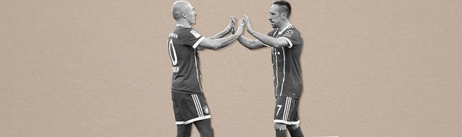 Arjen Robben và Franck Ribéry, cặp đôi cánh 'Robbery' huyền thoại của Bayern Munich, ăn mừng bàn thắng cùng nhau trên sân