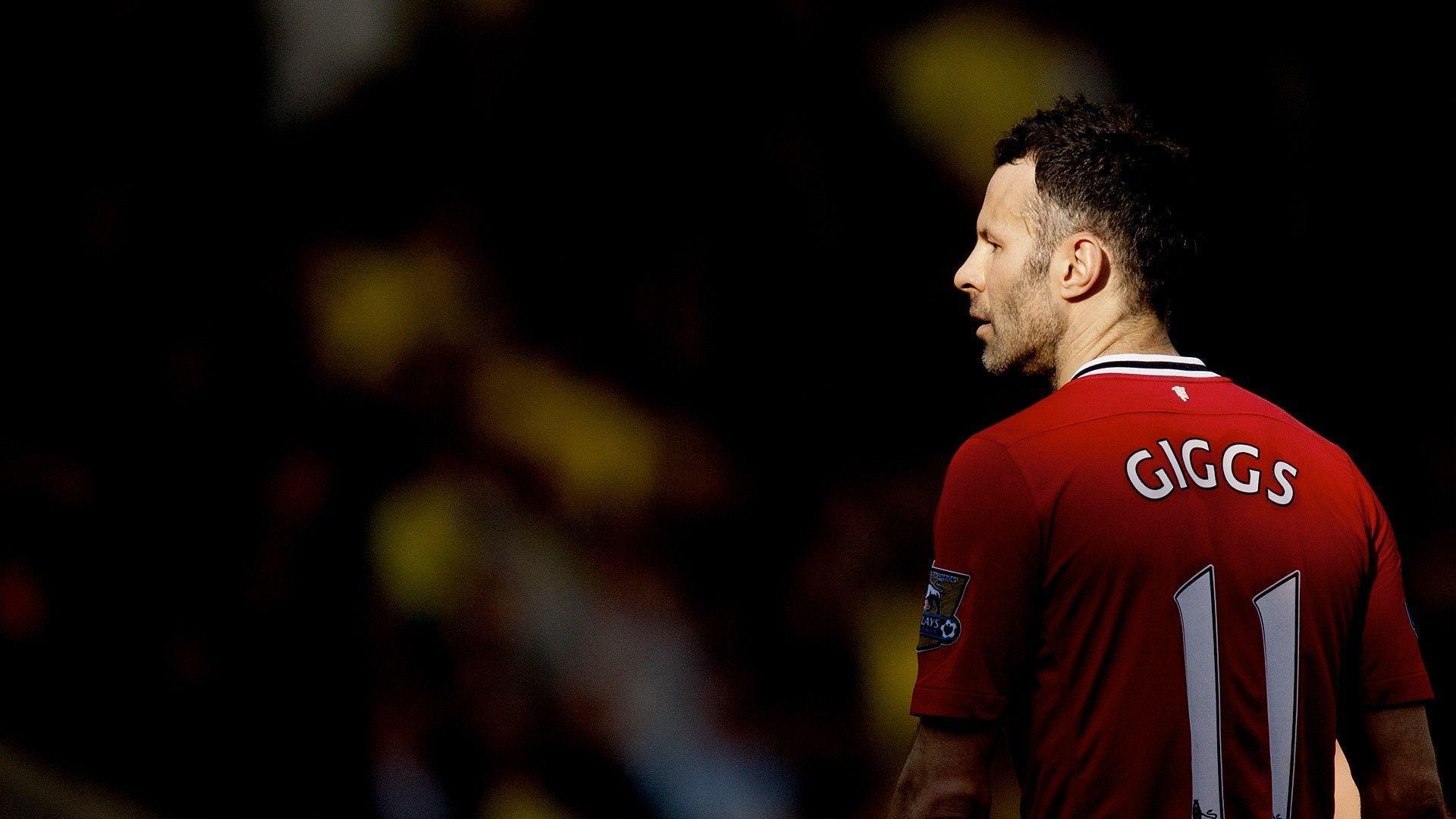 Hình ảnh Ryan Giggs trong vai trò lão tướng, thi đấu ở vị trí tiền vệ trung tâm cho Manchester United tại Champions League những năm cuối sự nghiệp