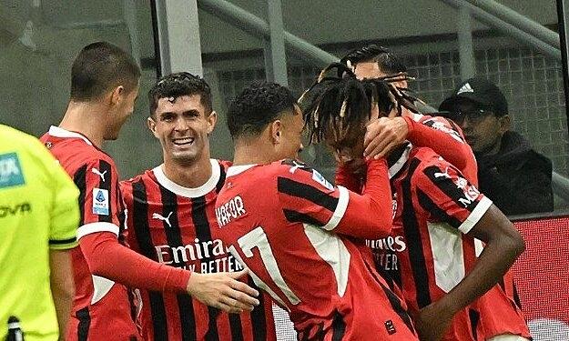 Hình ảnh cầu thủ Inter Milan ăn mừng bàn thắng trong trận đấu quyết định với Lazio tại Serie A trên sân San Siro