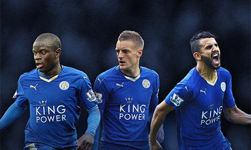 Jamie Vardy và Riyad Mahrez ăn mừng cuồng nhiệt sau khi đánh bại Chelsea tại King Power