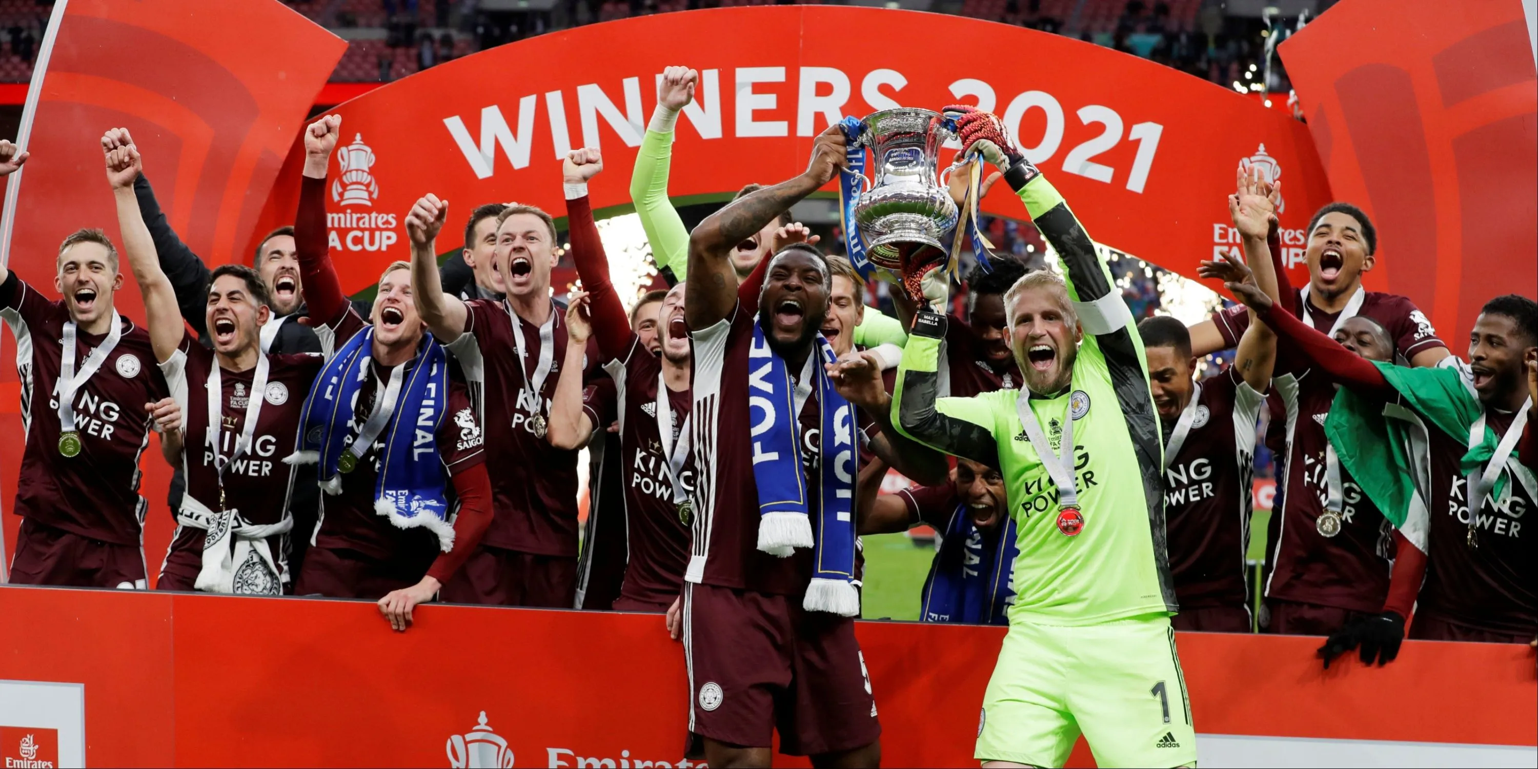 Các cầu thủ Leicester City nâng cao FA Cup