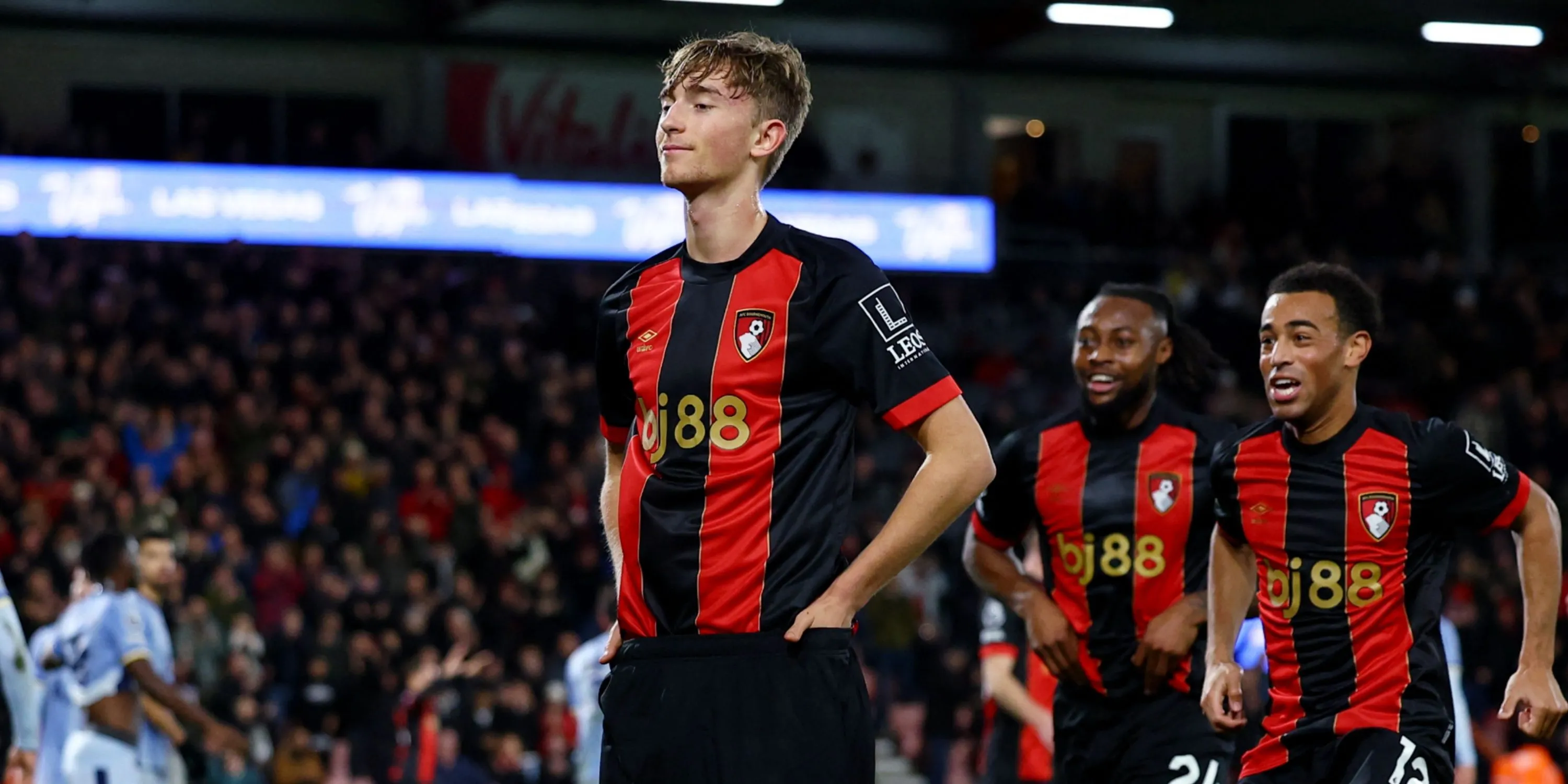 Cận cảnh Dean Huijsen trong màu áo Bournemouth tại Premier League