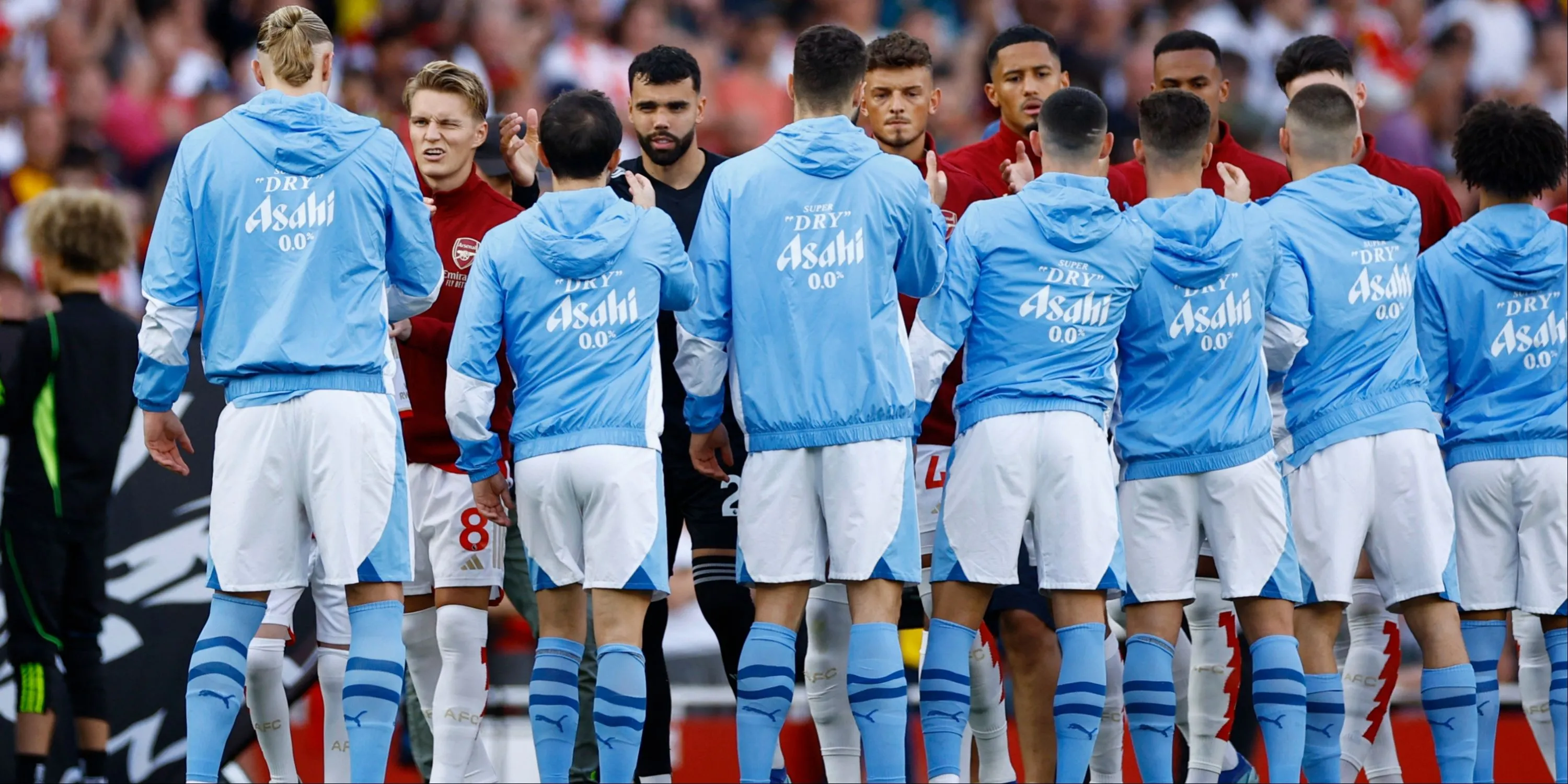 Cầu thủ Arsenal ăn mừng bàn thắng trước Manchester City
