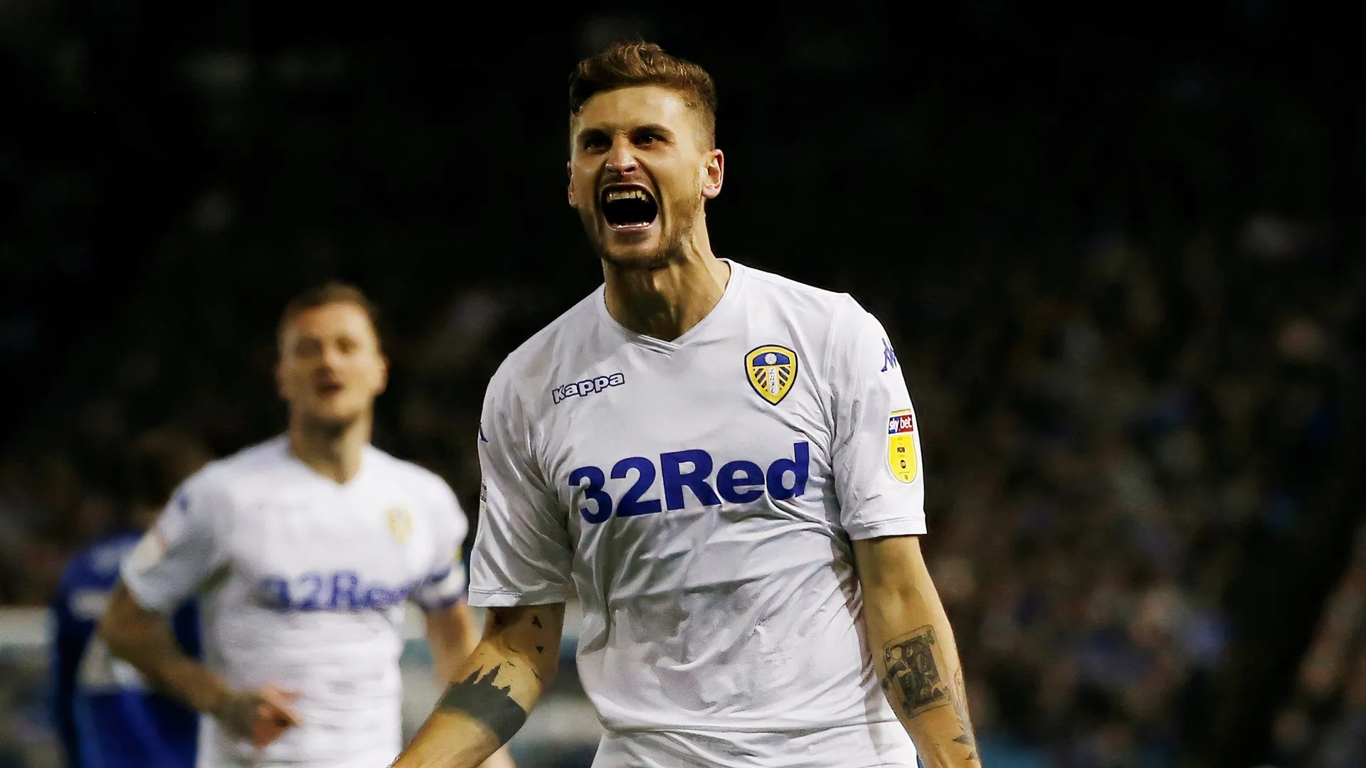 Cựu tiền vệ Mateusz Klich trong màu áo Leeds United, một cầu thủ được người hâm mộ yêu mến.