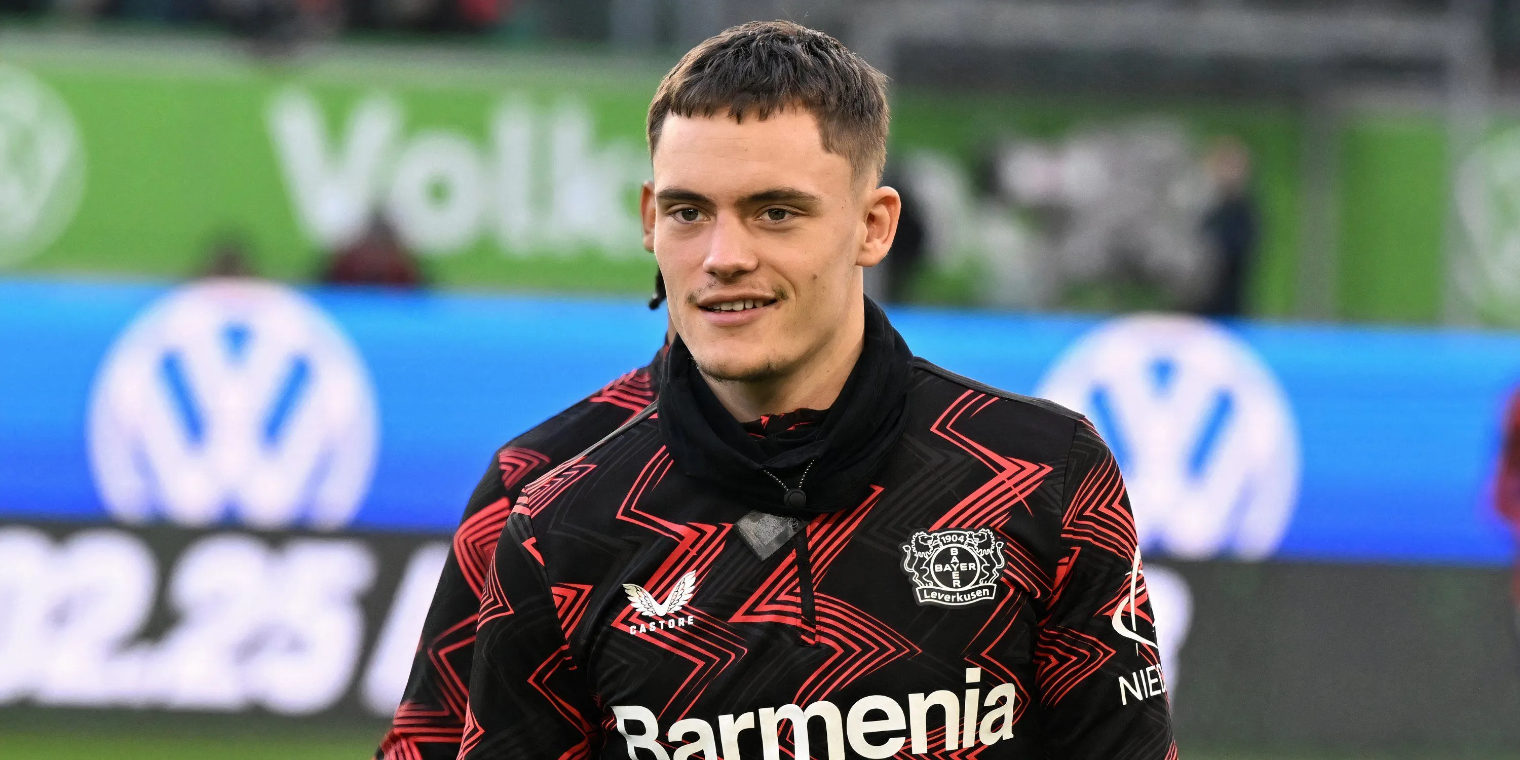 Florian Wirtz khởi động trước trận đấu cho Bayer Leverkusen