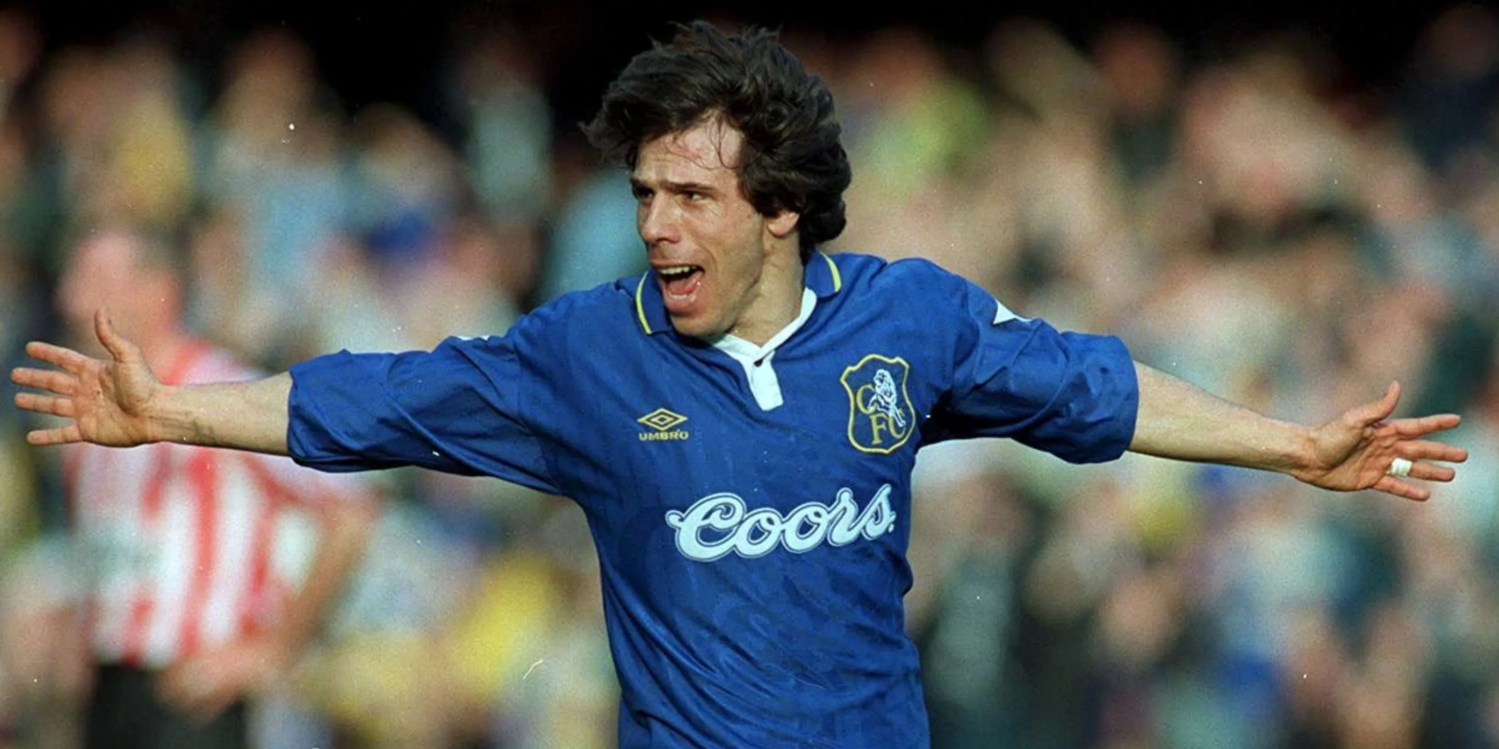 Gianfranco Zola ăn mừng cùng đồng đội Chelsea