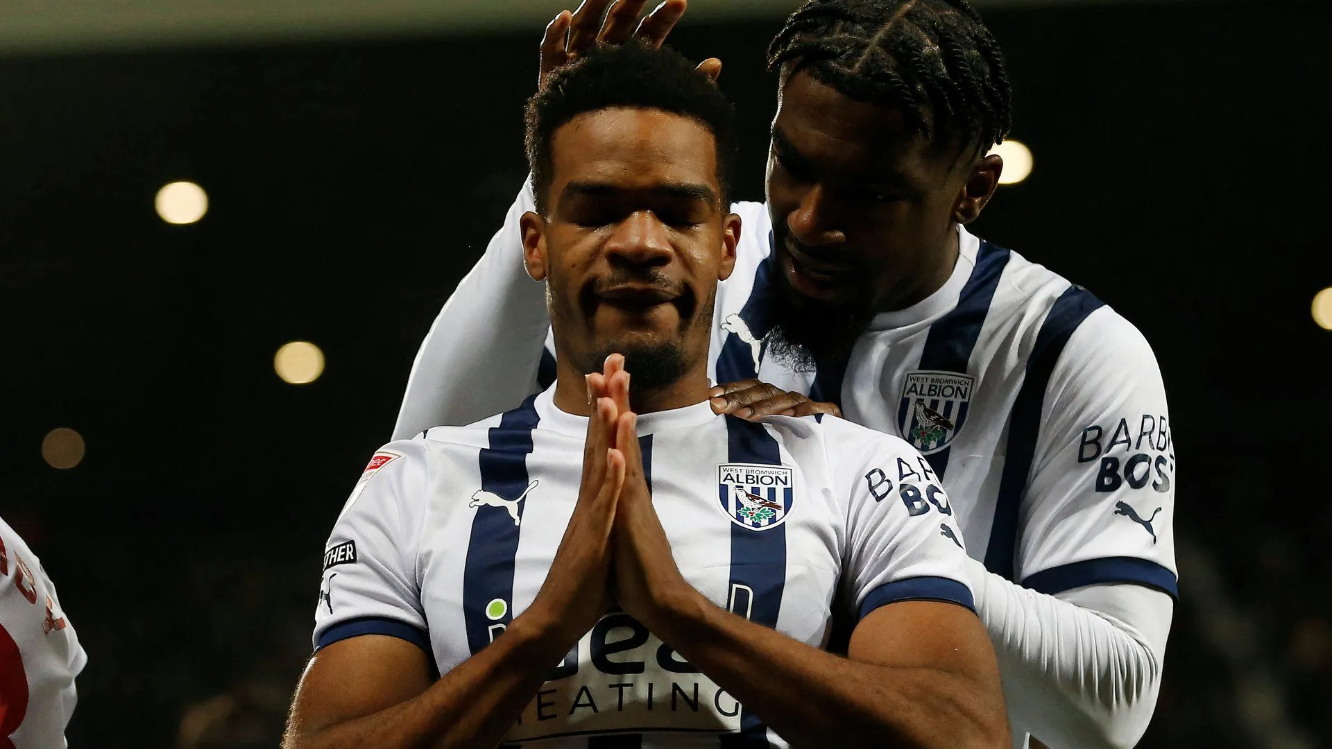 Grady Diangana thi đấu trong màu áo West Brom