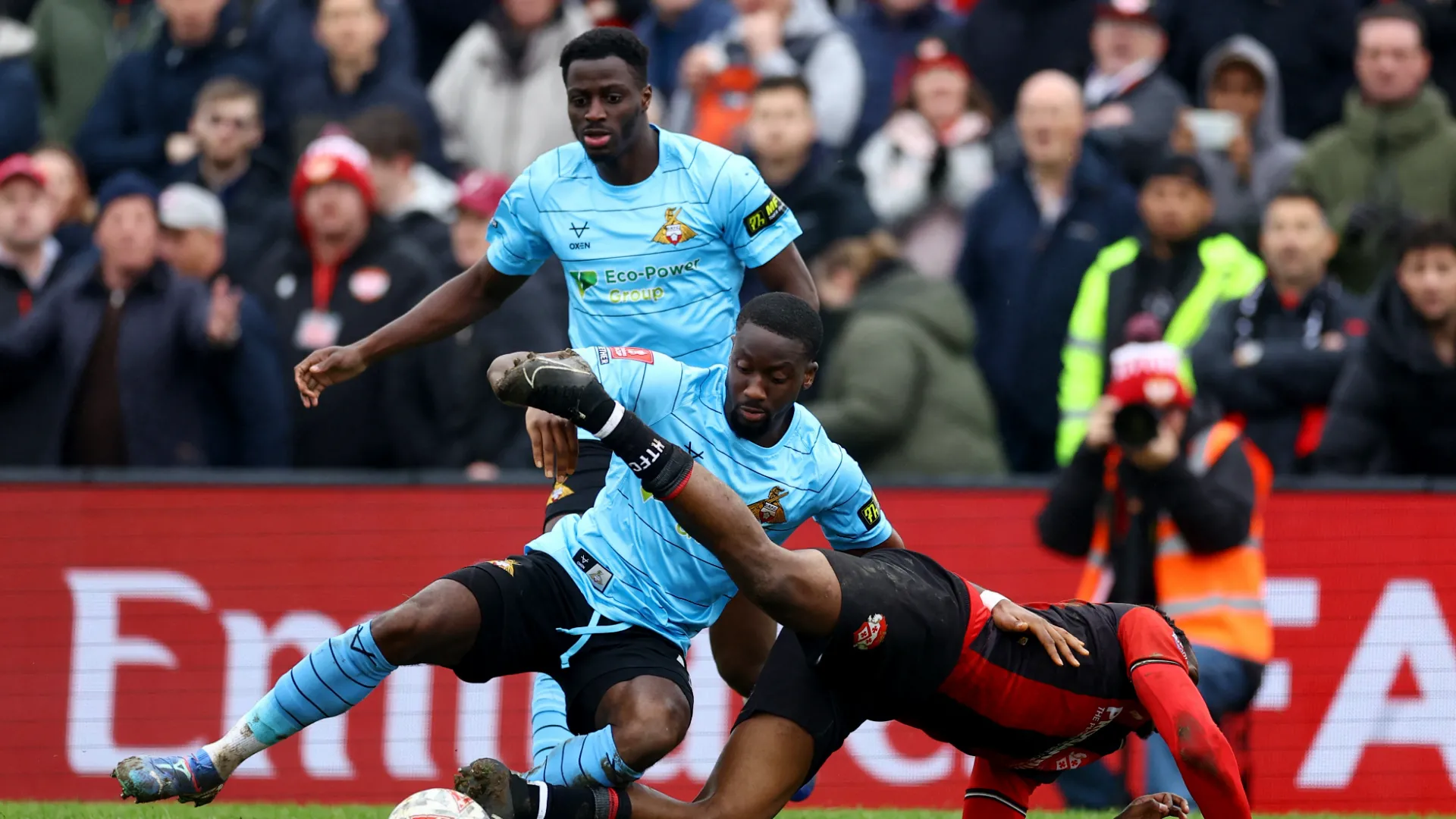 Hậu vệ Joseph Olowu trong màu áo Doncaster Rovers