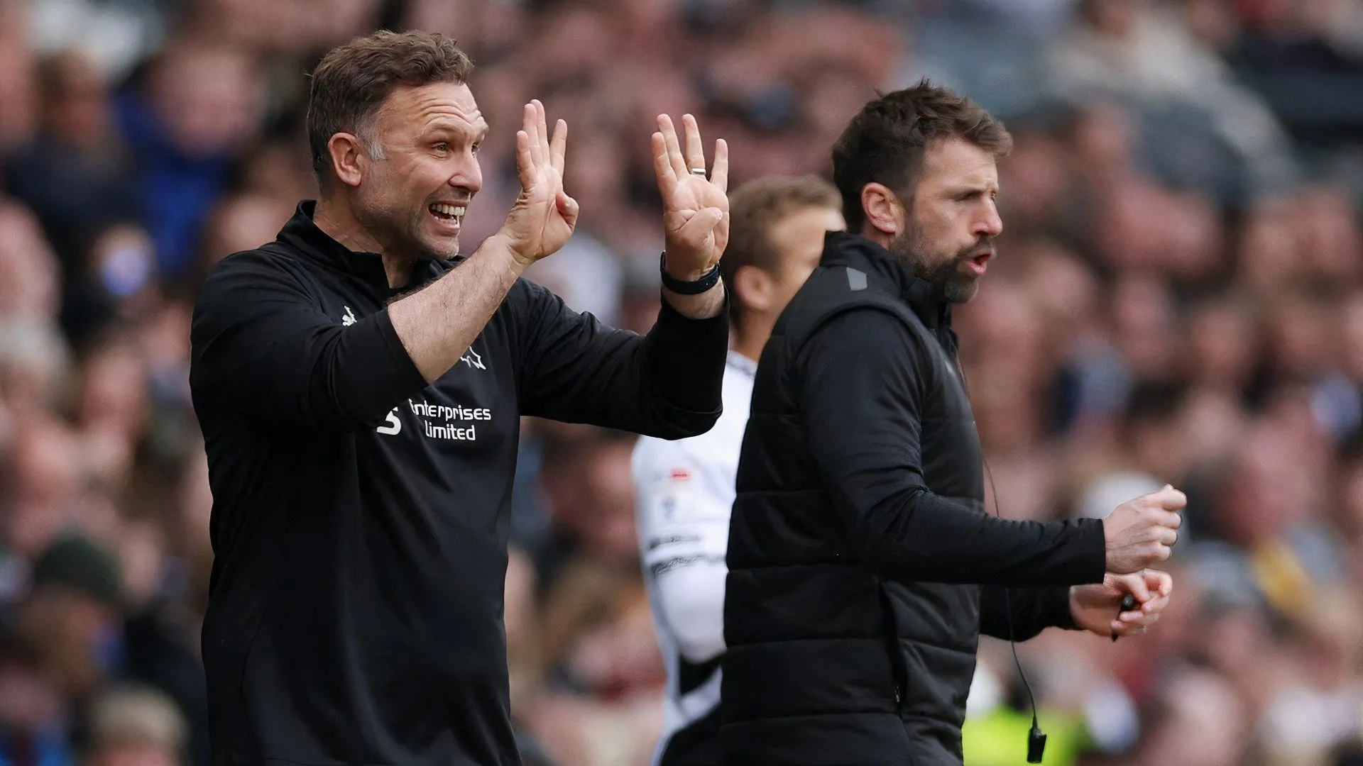 HLV John Eustace của Derby County trong một buổi trả lời phỏng vấn