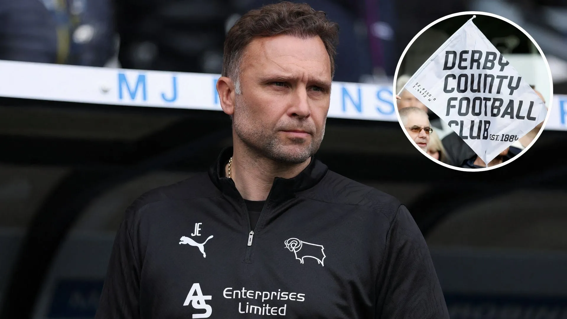 HLV John Eustace trao đổi cùng các cầu thủ Derby County trên sân tập