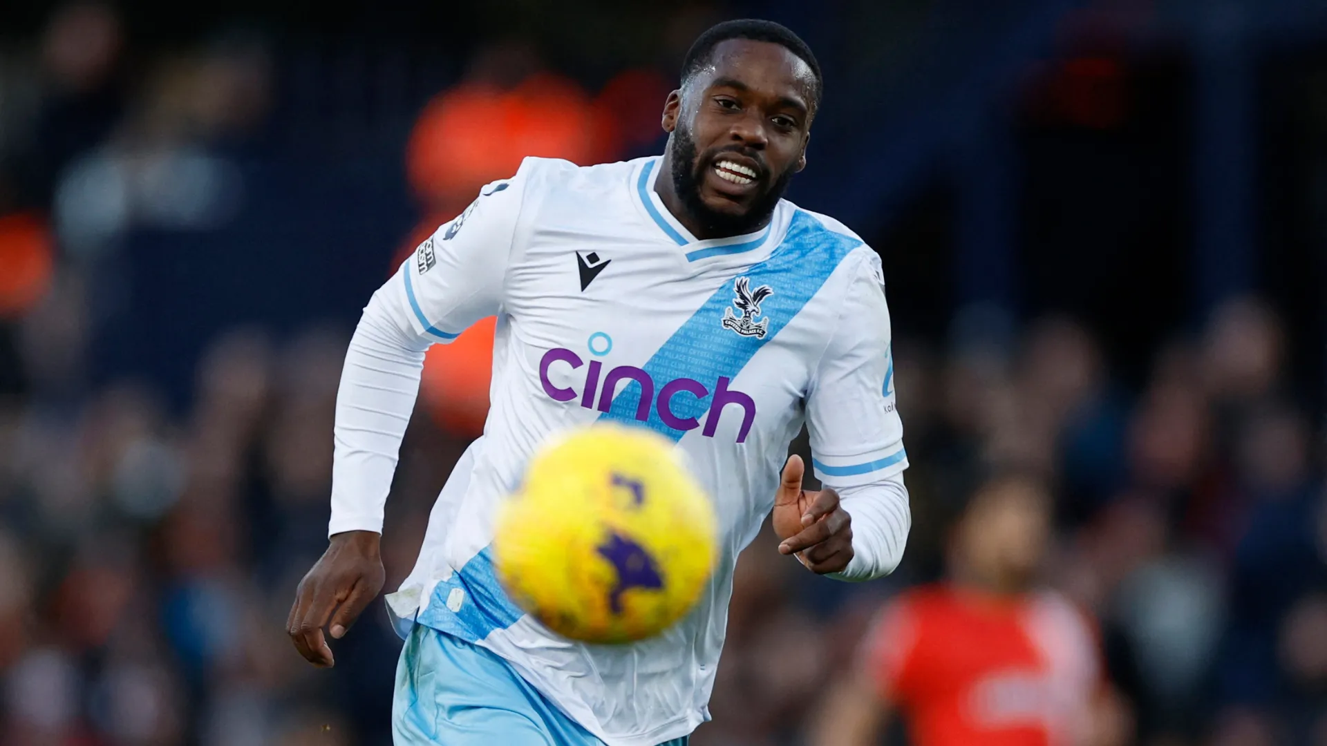 Jeffrey Schlupp trong màu áo Crystal Palace, cầu thủ đa năng có kinh nghiệm tại Premier League và Championship.
