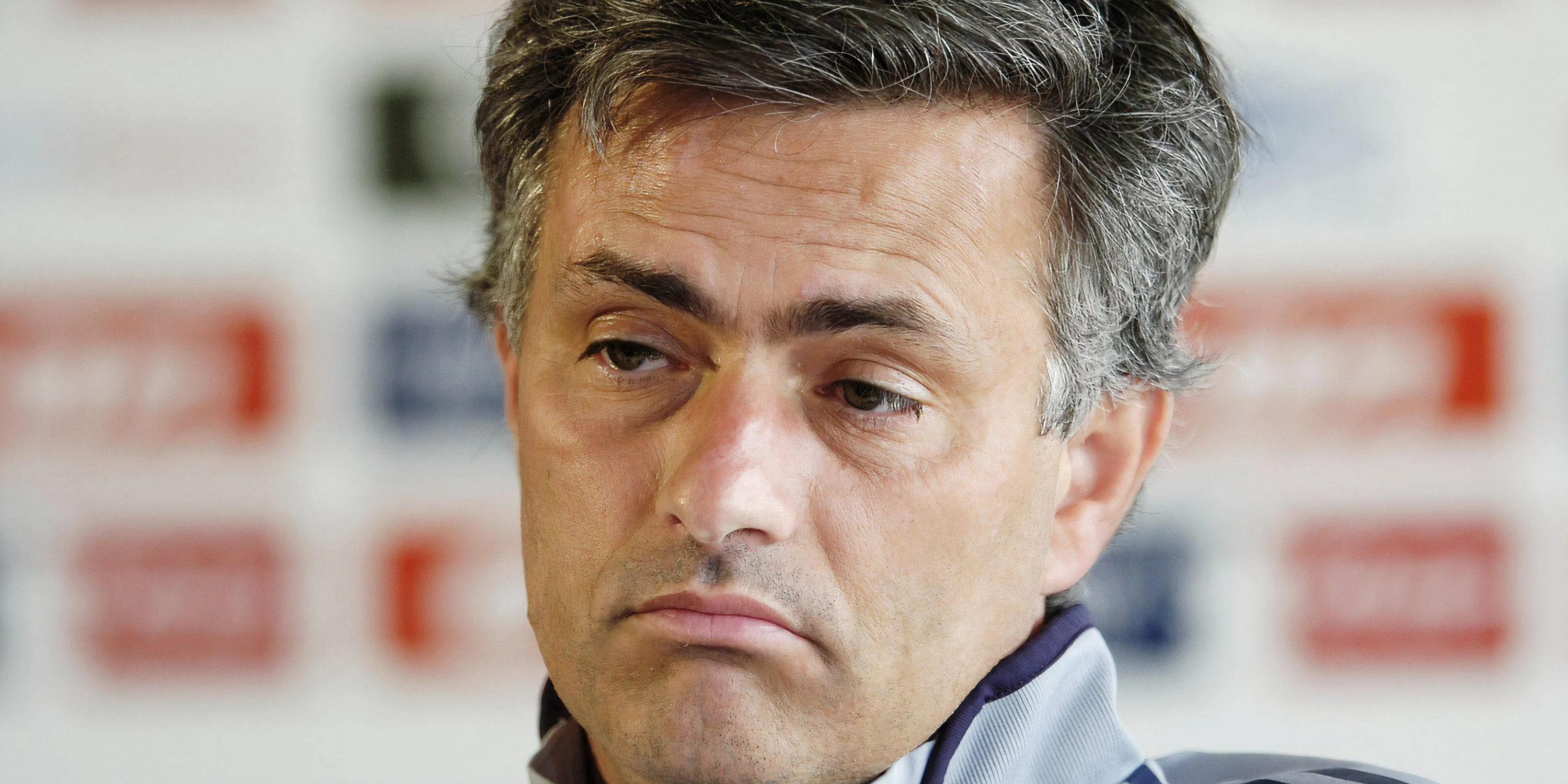 Jose Mourinho trong buổi họp báo thời còn dẫn dắt Chelsea