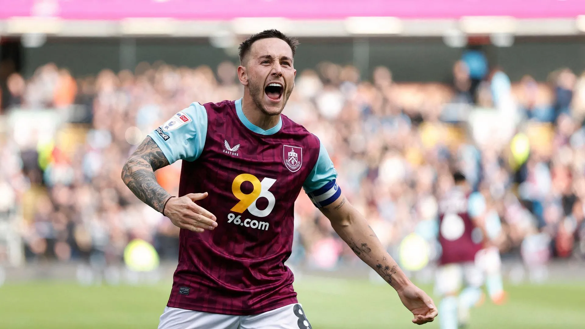 Josh Brownhill tiền vệ đội trưởng Burnley thi đấu ấn tượng mùa giải 24/25