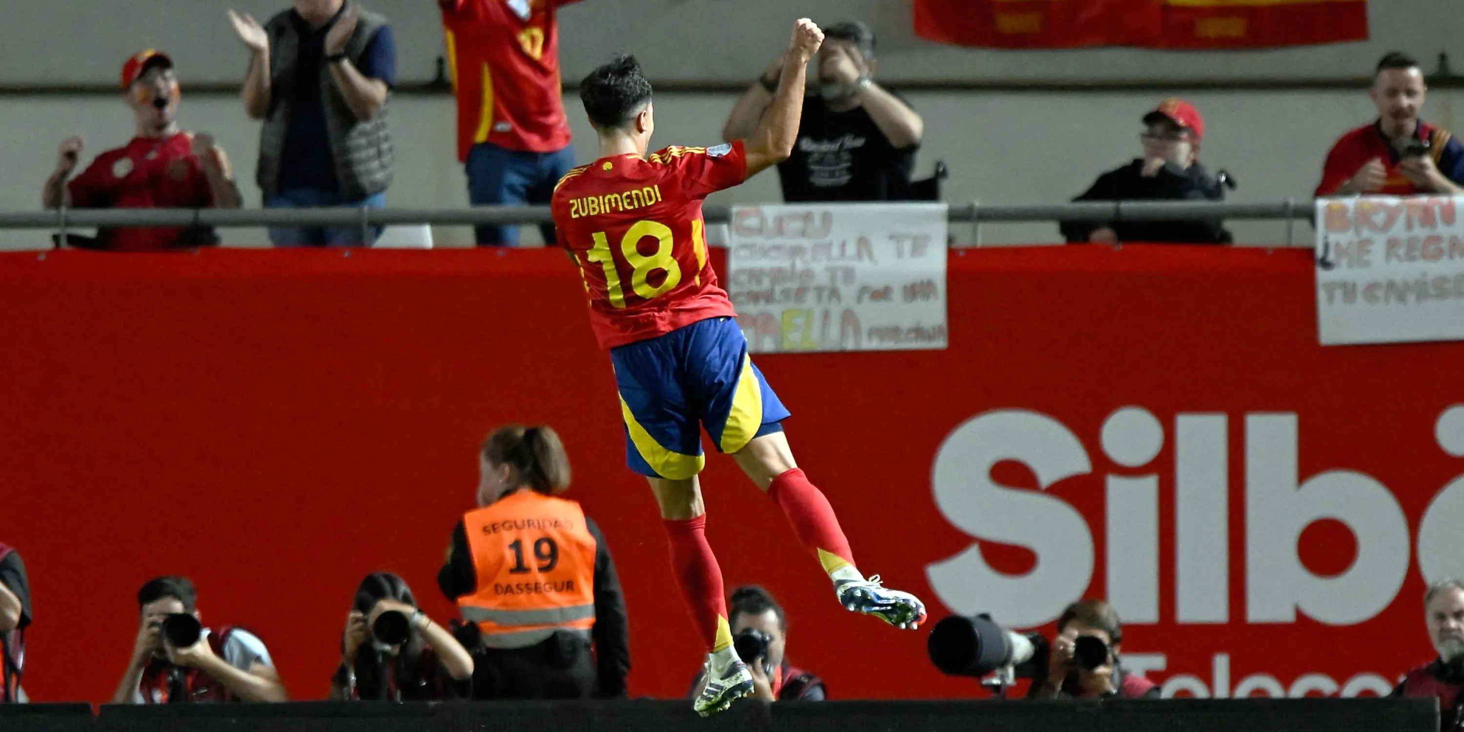 Martin Zubimendi trong màu áo Real Sociedad được Arsenal săn đón cho Ngoại hạng Anh