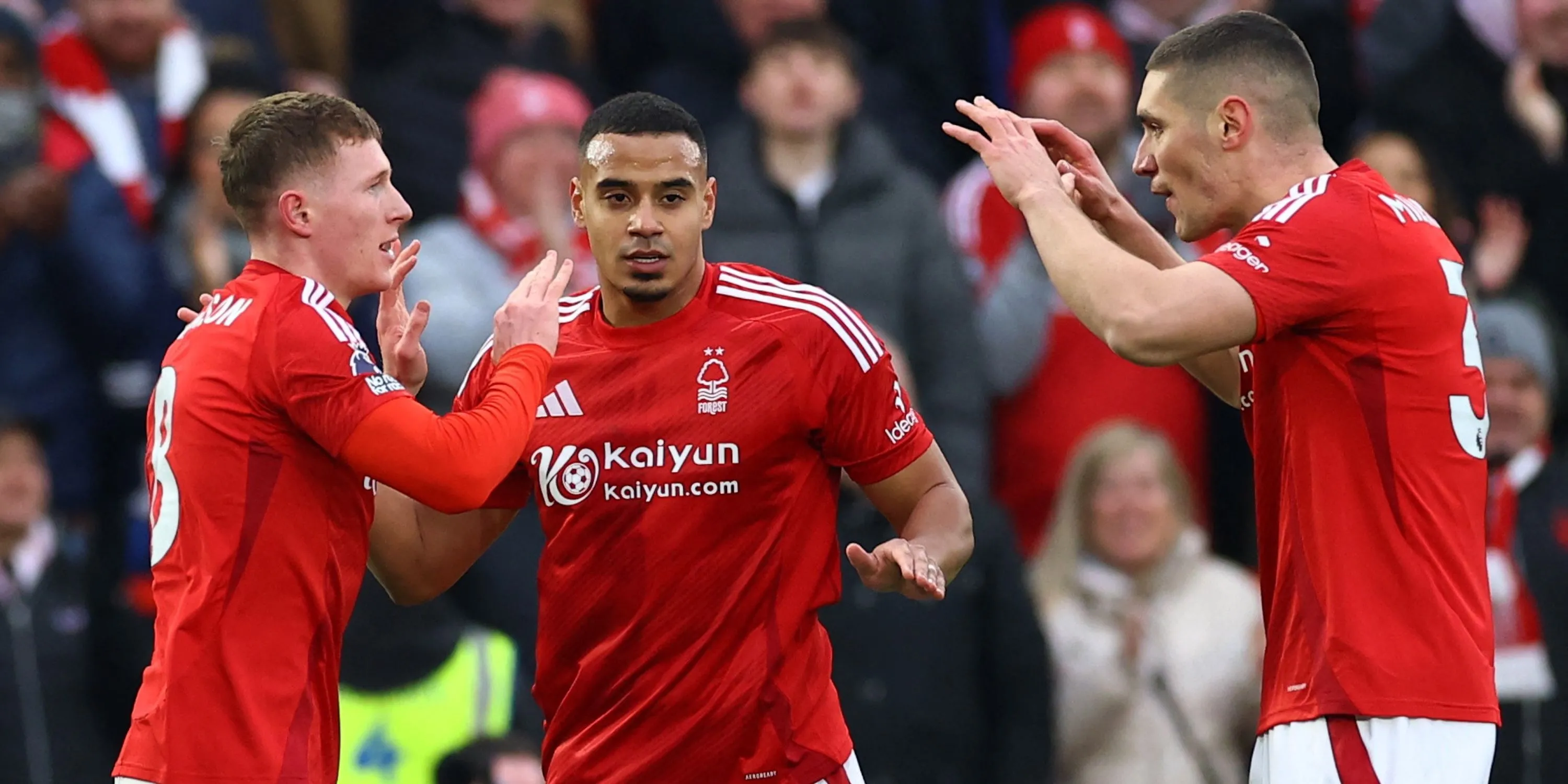 Murillo (phải) của Nottingham Forest, một trong những mục tiêu phòng ngự của Liverpool