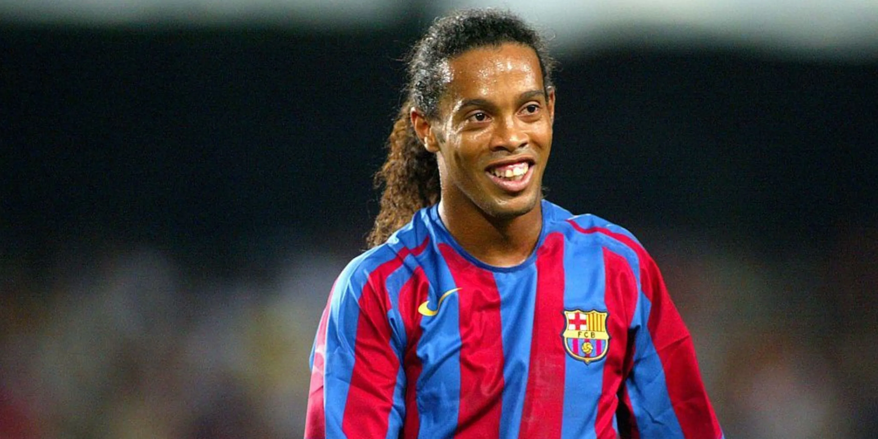 Ronaldinho thi đấu cho Barcelona