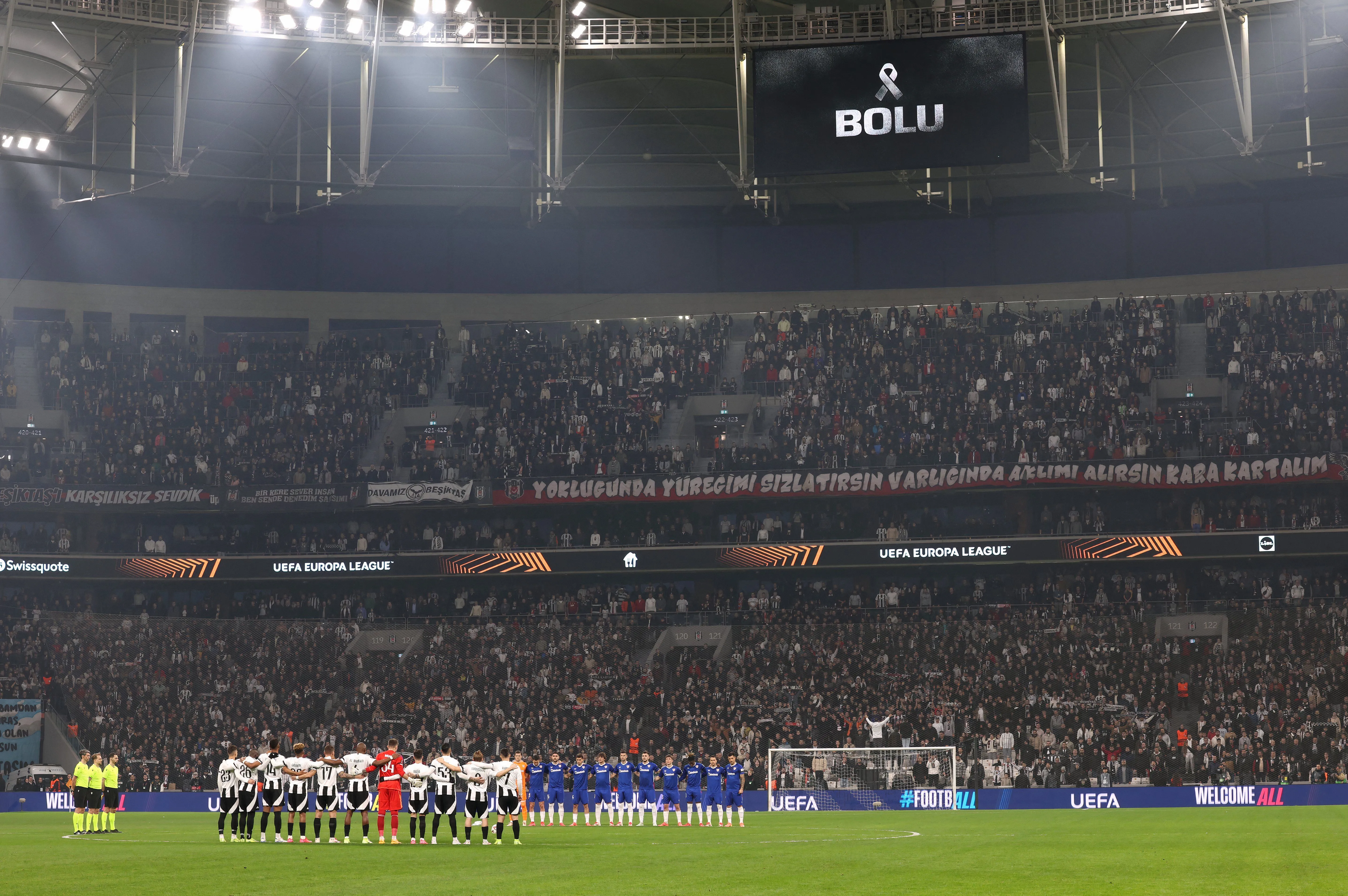 Sân vận động Vodafone Park của Besiktas, một điểm đến tiềm năng cho Josh Brownhill.