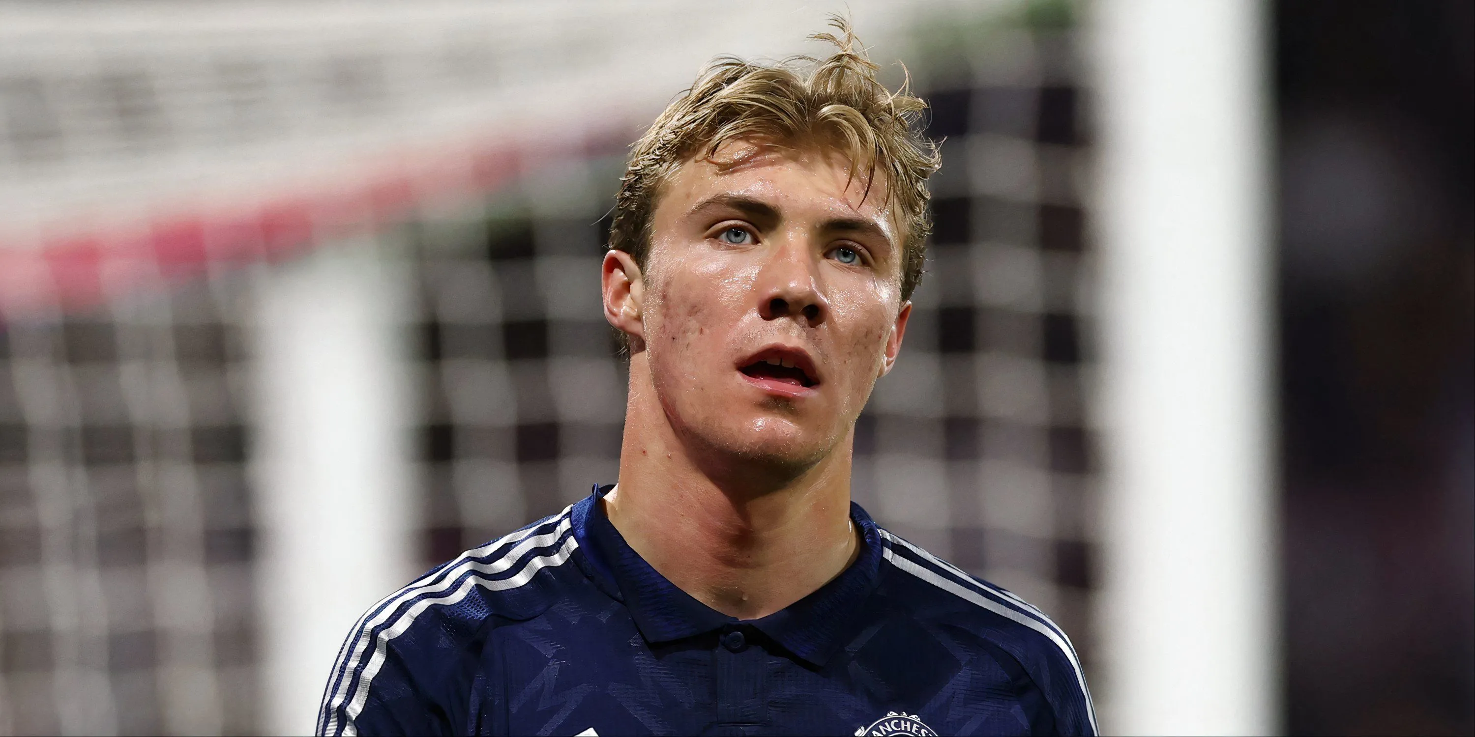Tiền đạo Rasmus Hojlund trong màu áo Man Utd đối đầu Lyon