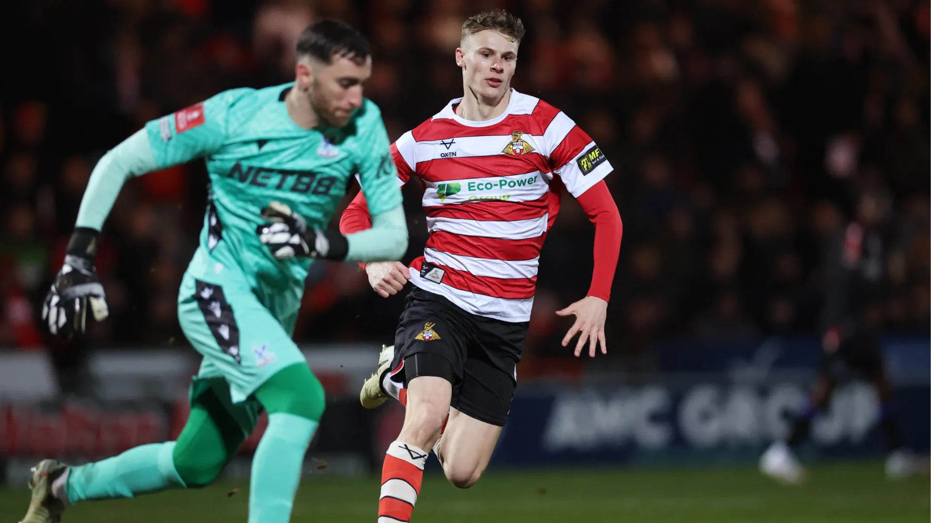 Tiền đạo Rob Street thi đấu cho Doncaster Rovers dưới dạng cho mượn