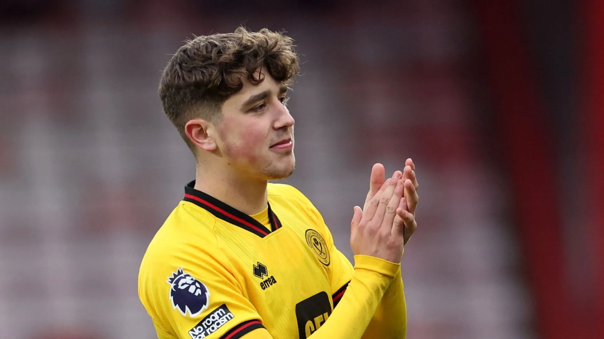 Tiền vệ Ollie Arblaster của Sheffield United đã dính chấn thương ACL nghỉ hết mùa