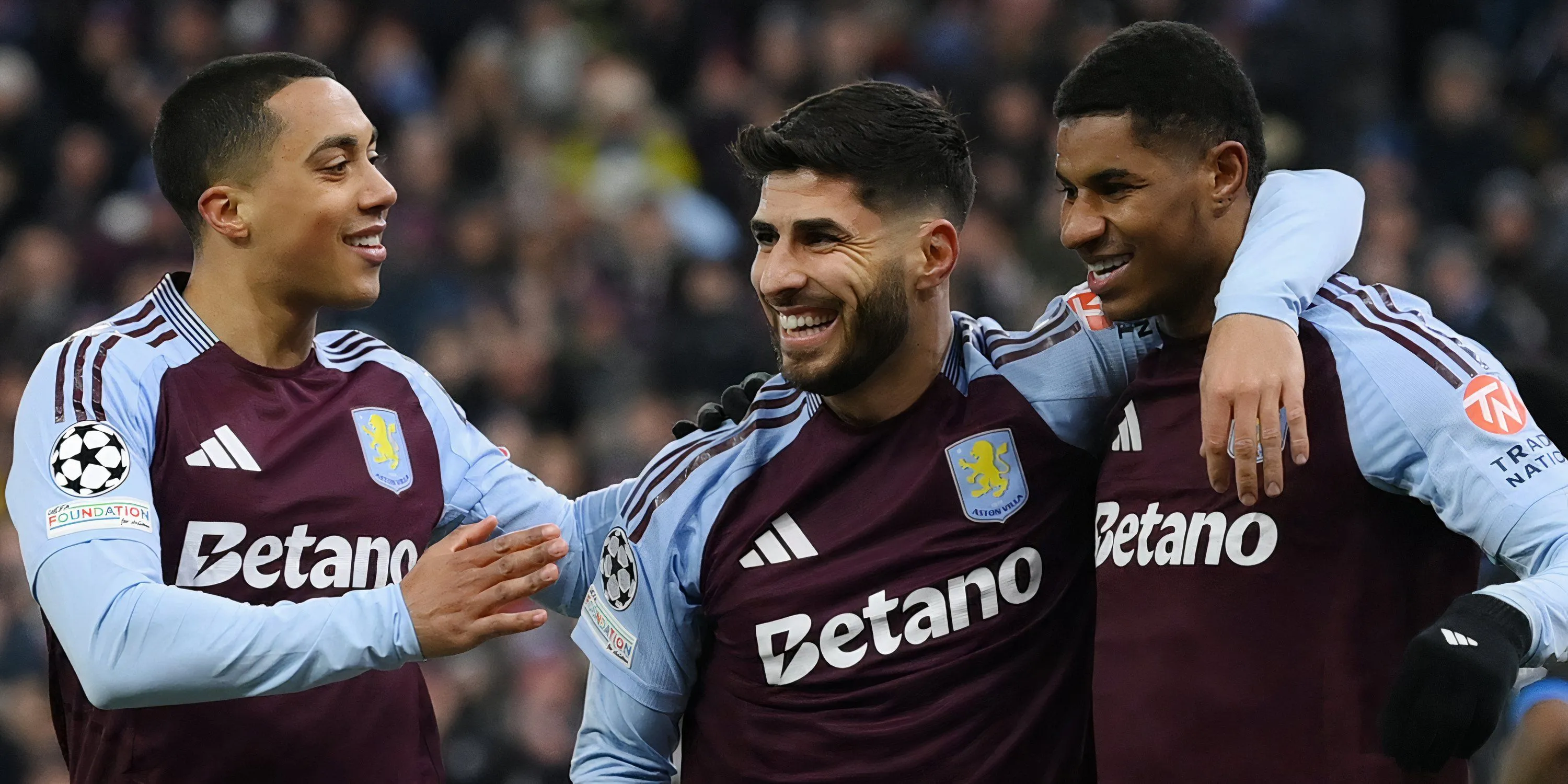 Các cầu thủ Aston Villa, bao gồm Marco Asensio, trong bối cảnh nỗ lực tại mùa giải Premier League