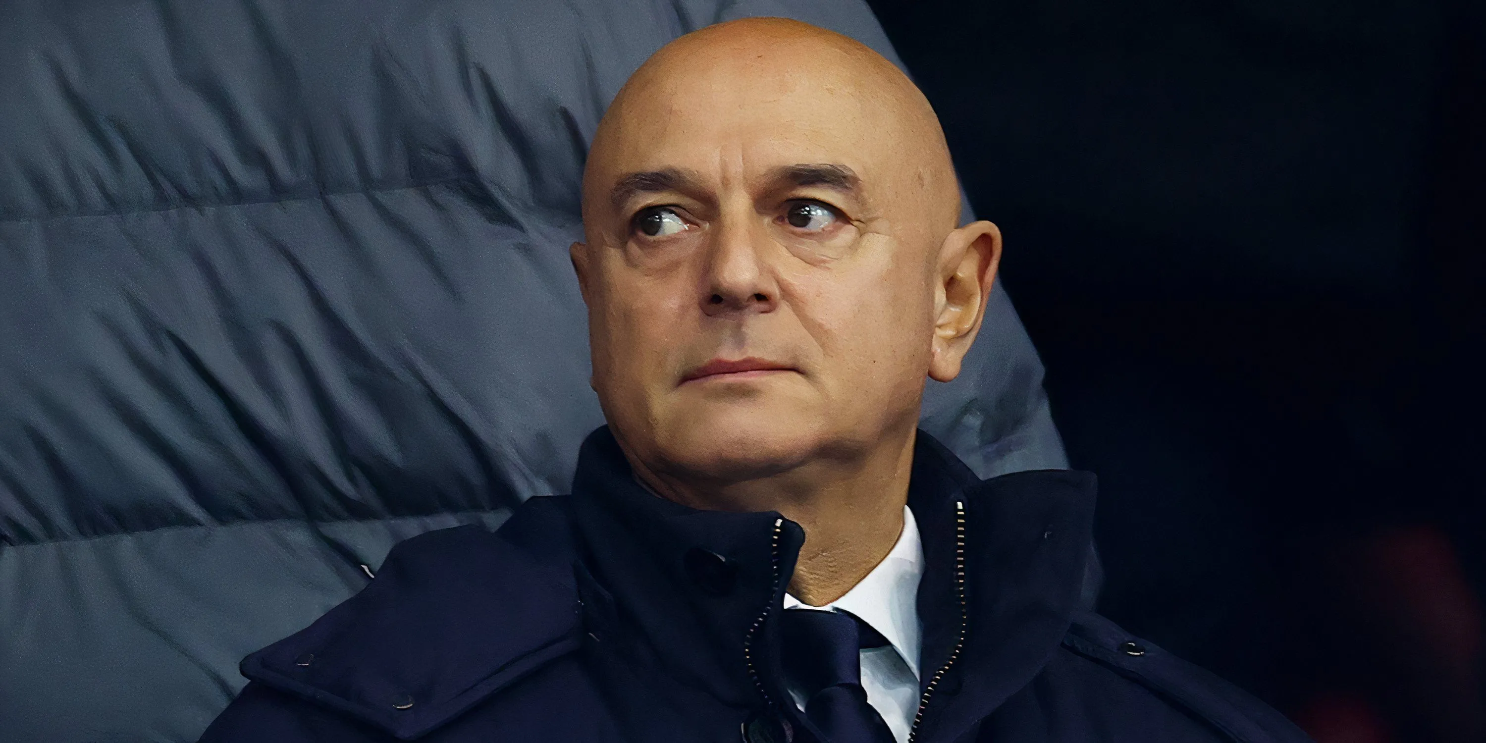 Chủ tịch Daniel Levy của Tottenham Hotspur theo dõi trận đấu