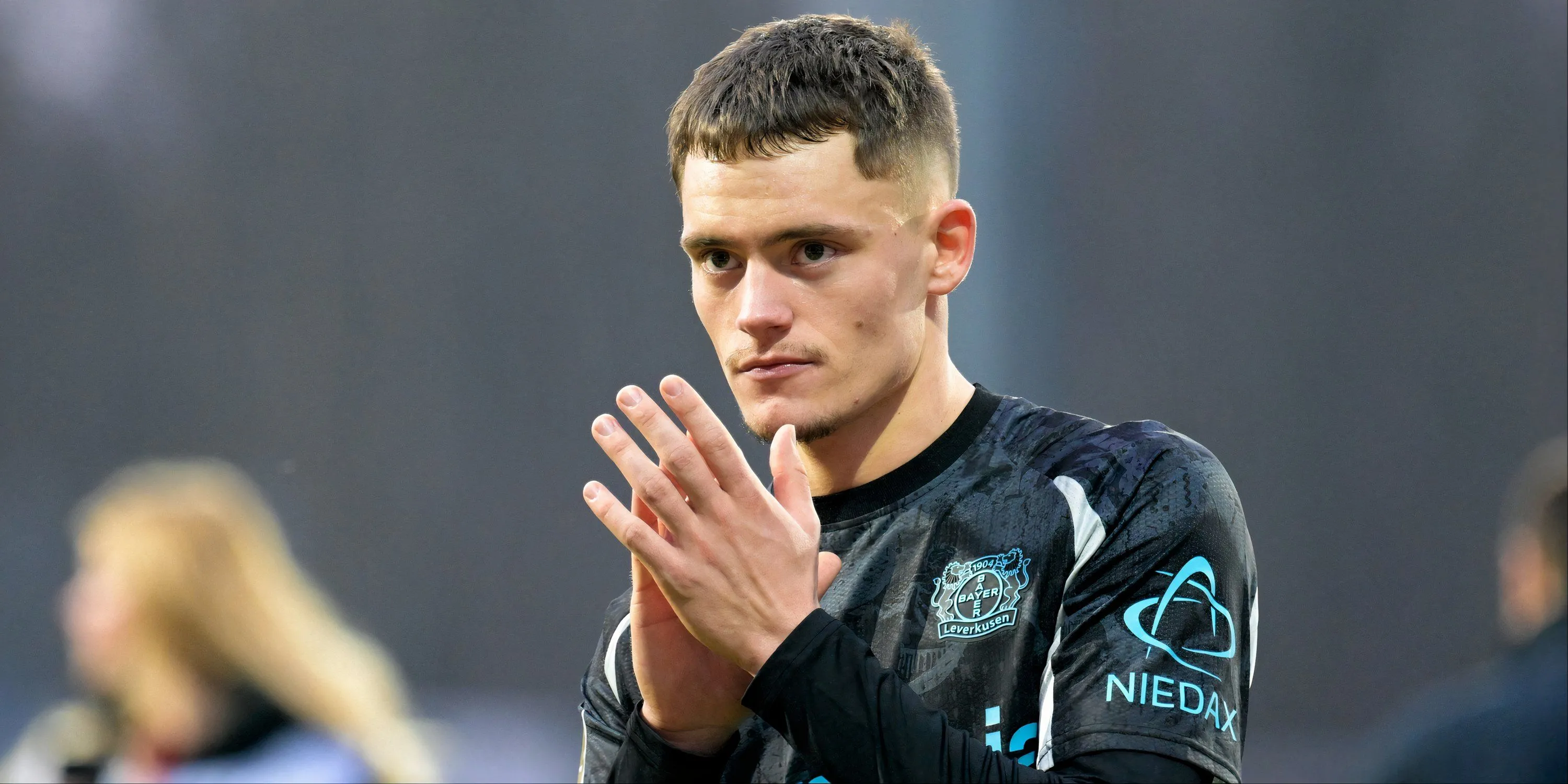 Florian Wirtz trong màu áo Bayer Leverkusen, mục tiêu chuyển nhượng của Liverpool