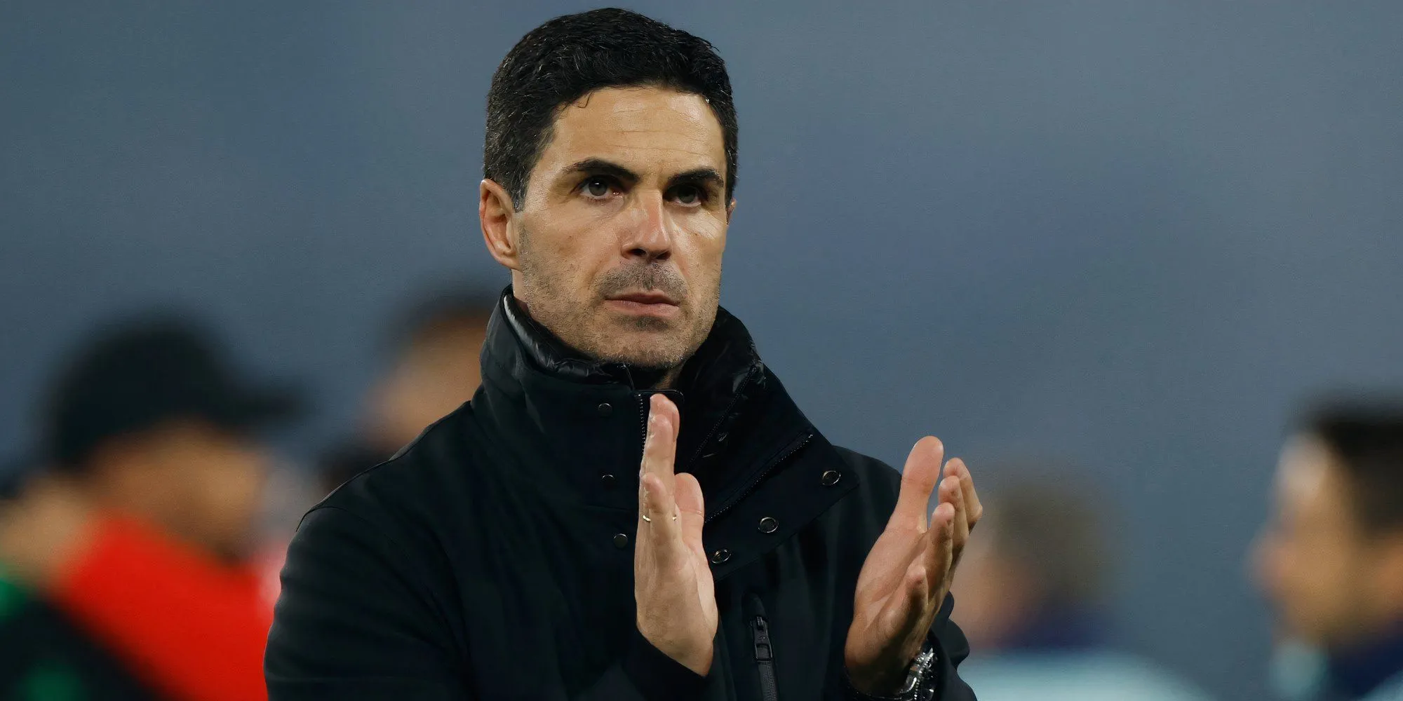 Huấn luyện viên Mikel Arteta của Arsenal theo dõi trận đấu