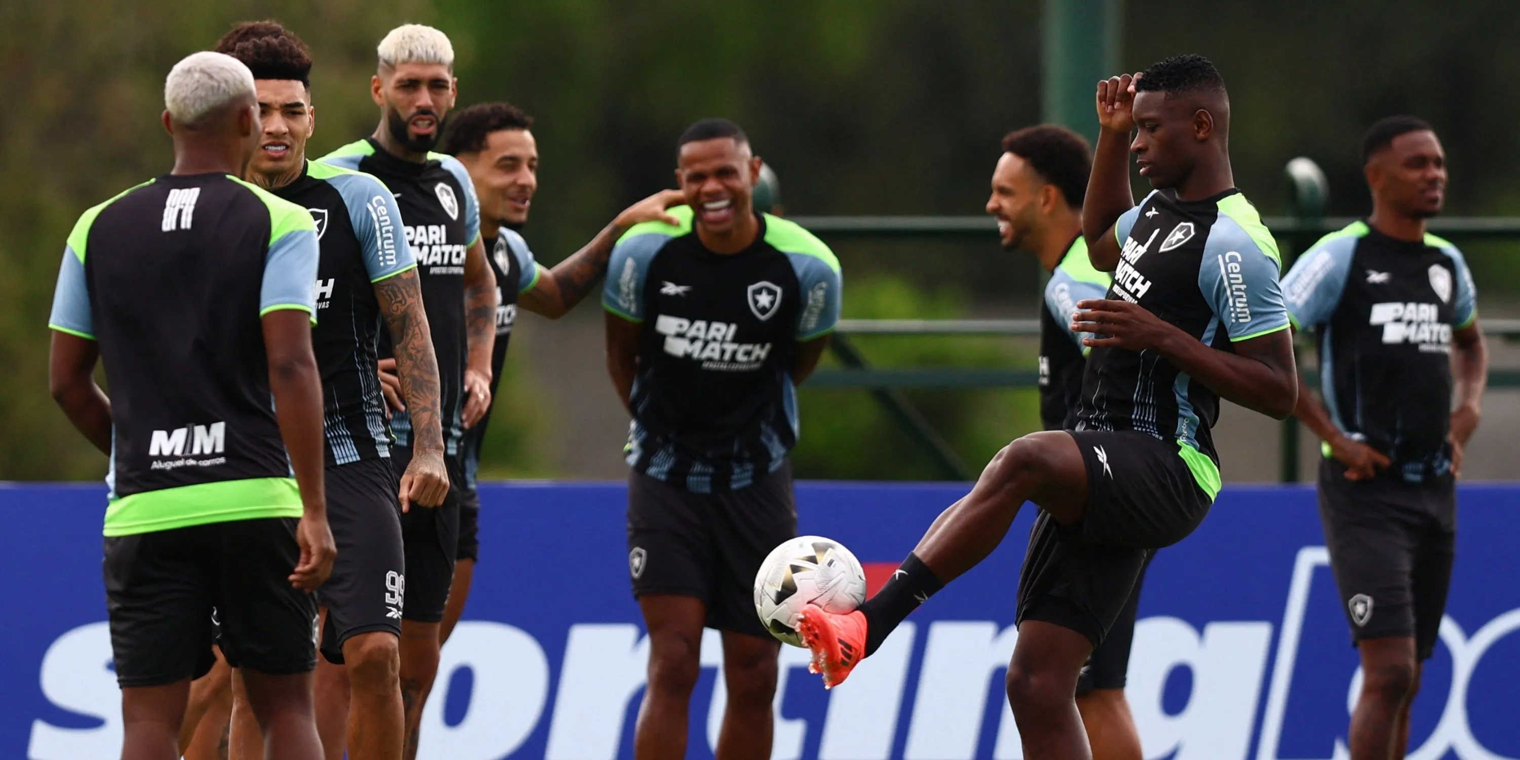 Tin Chuyển Nhượng Arsenal: Mục Tiêu Bất Ngờ Lên Tiếng Phủ Nhận