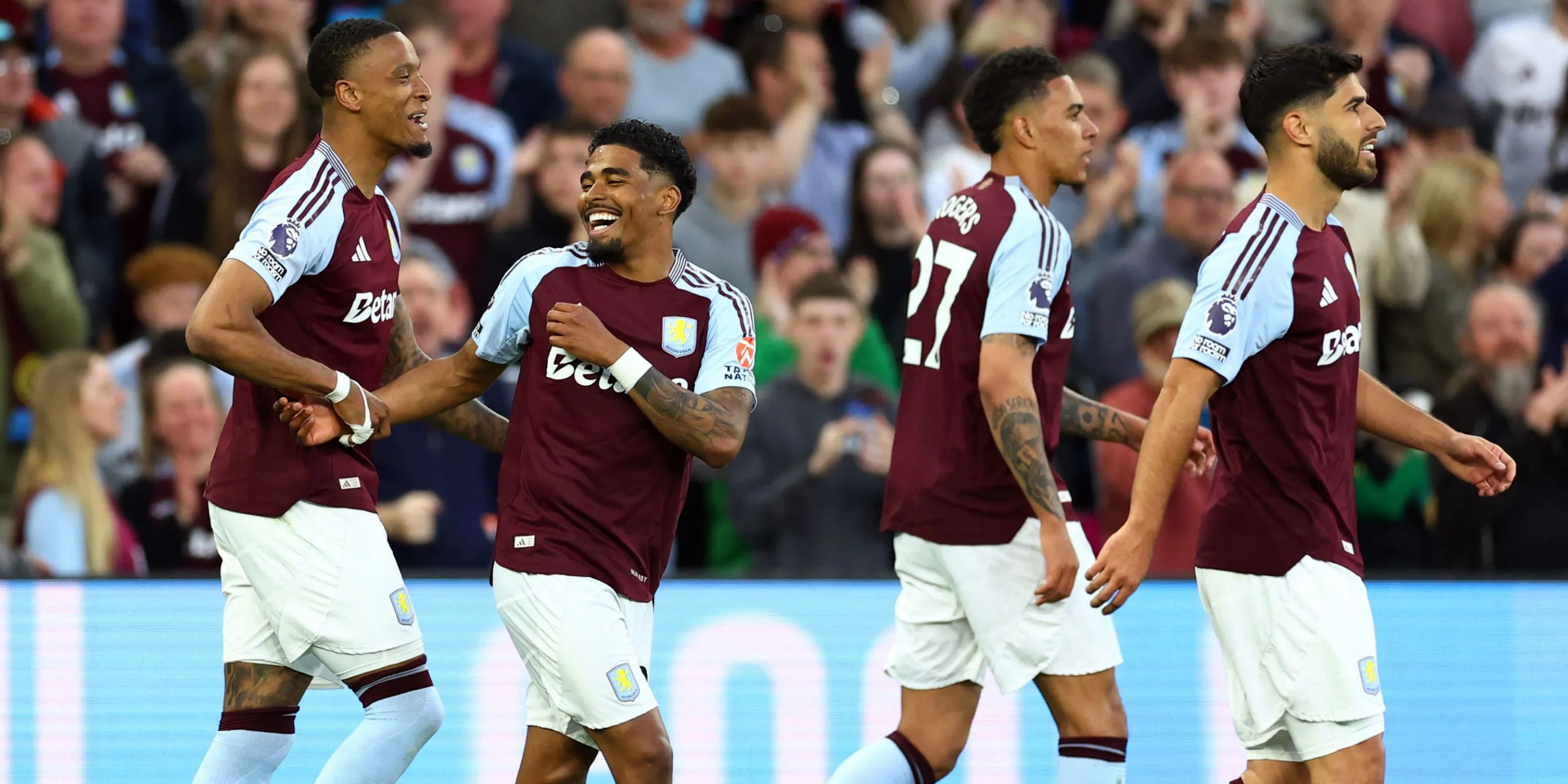 Marco Asensio trong màu áo Aston Villa, được Monchi đánh giá tài năng