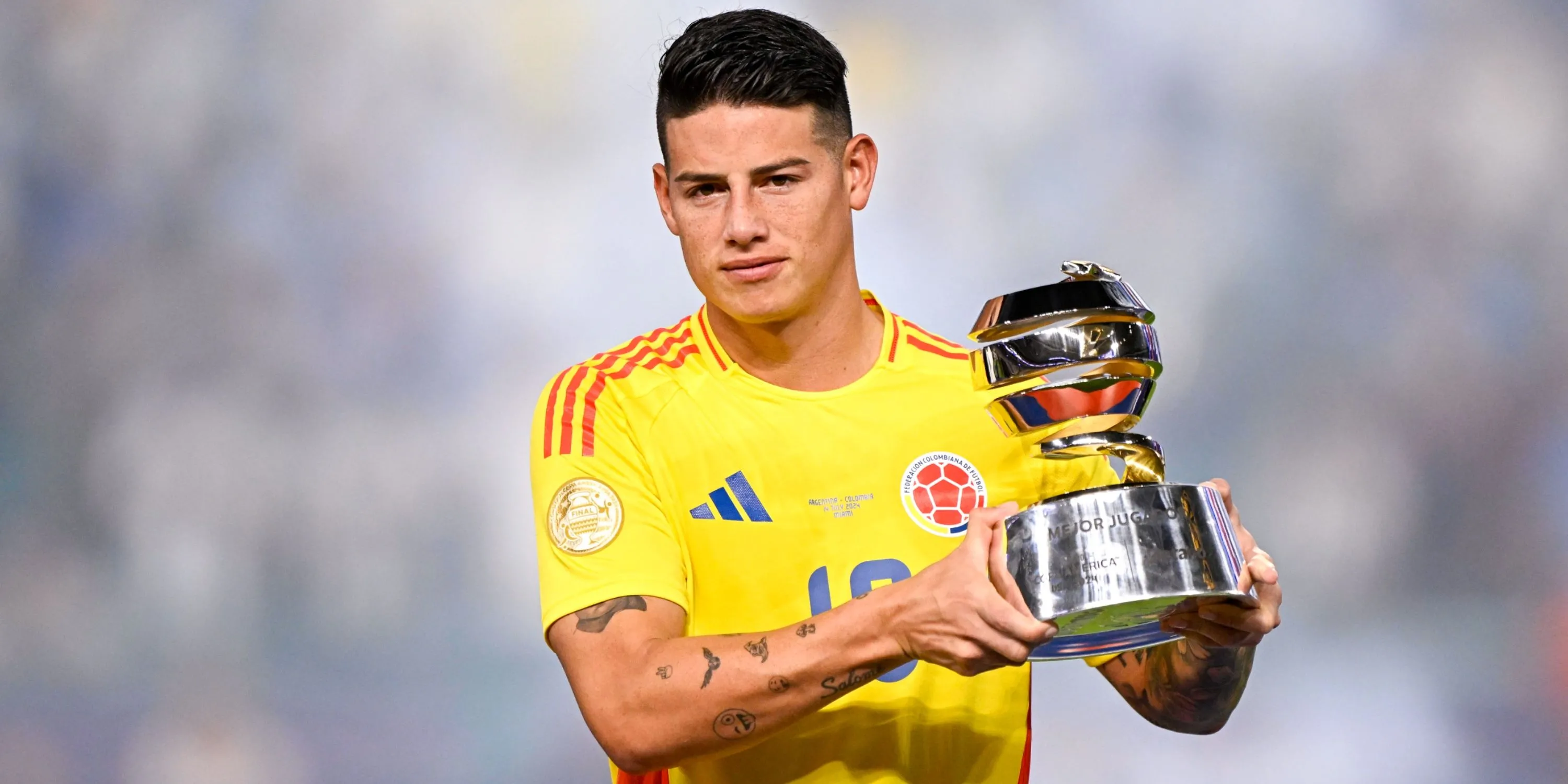 James Rodriguez trong màu áo đội tuyển Colombia