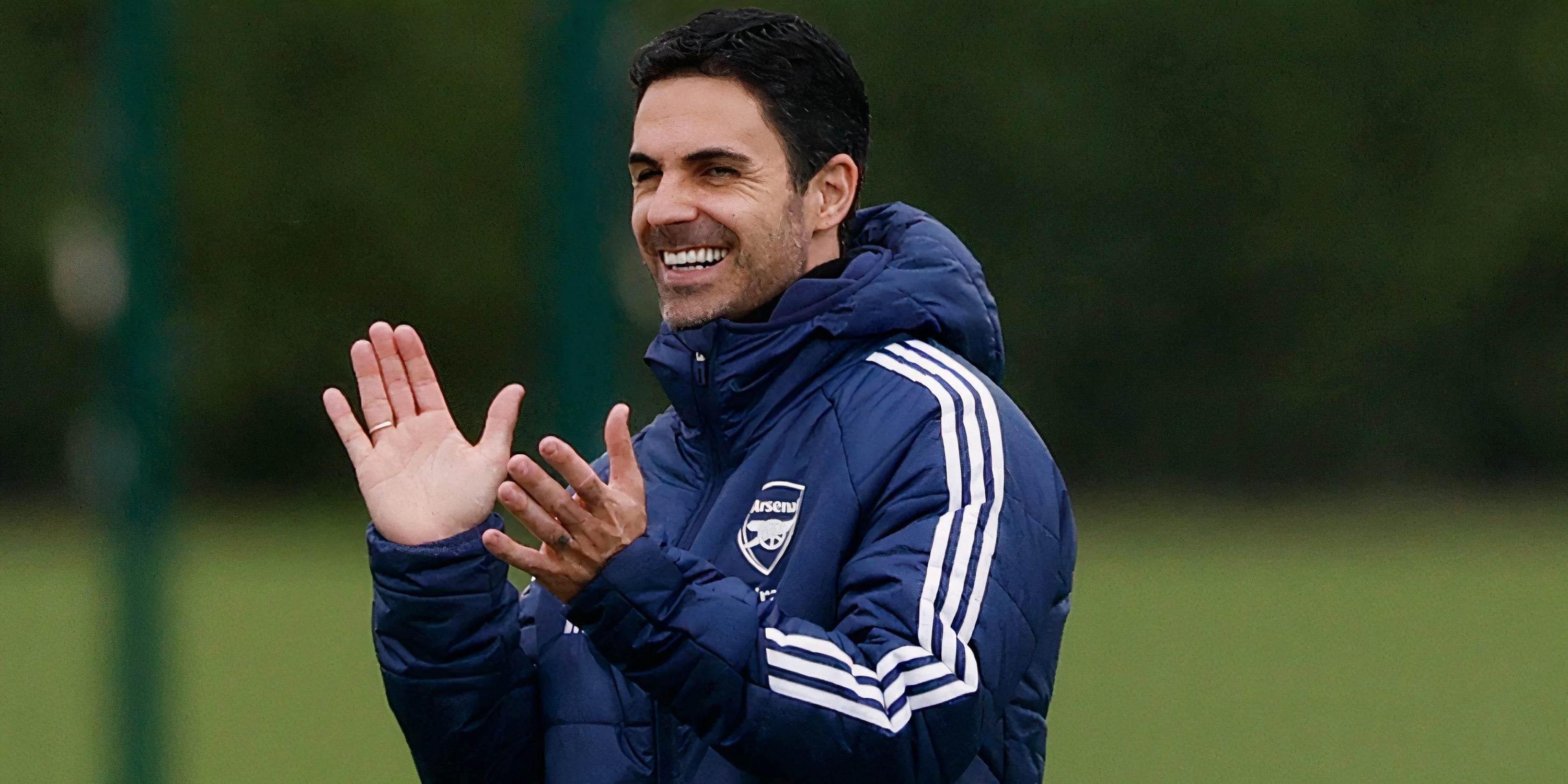 Mikel Arteta với biểu cảm tập trung