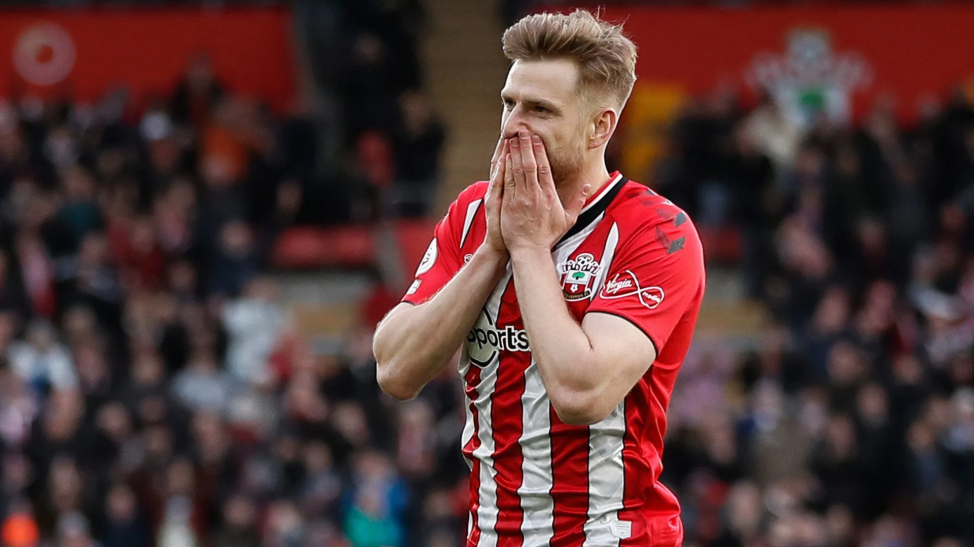 Stuart Armstrong cân nhắc tương lai ở bóng đá Anh