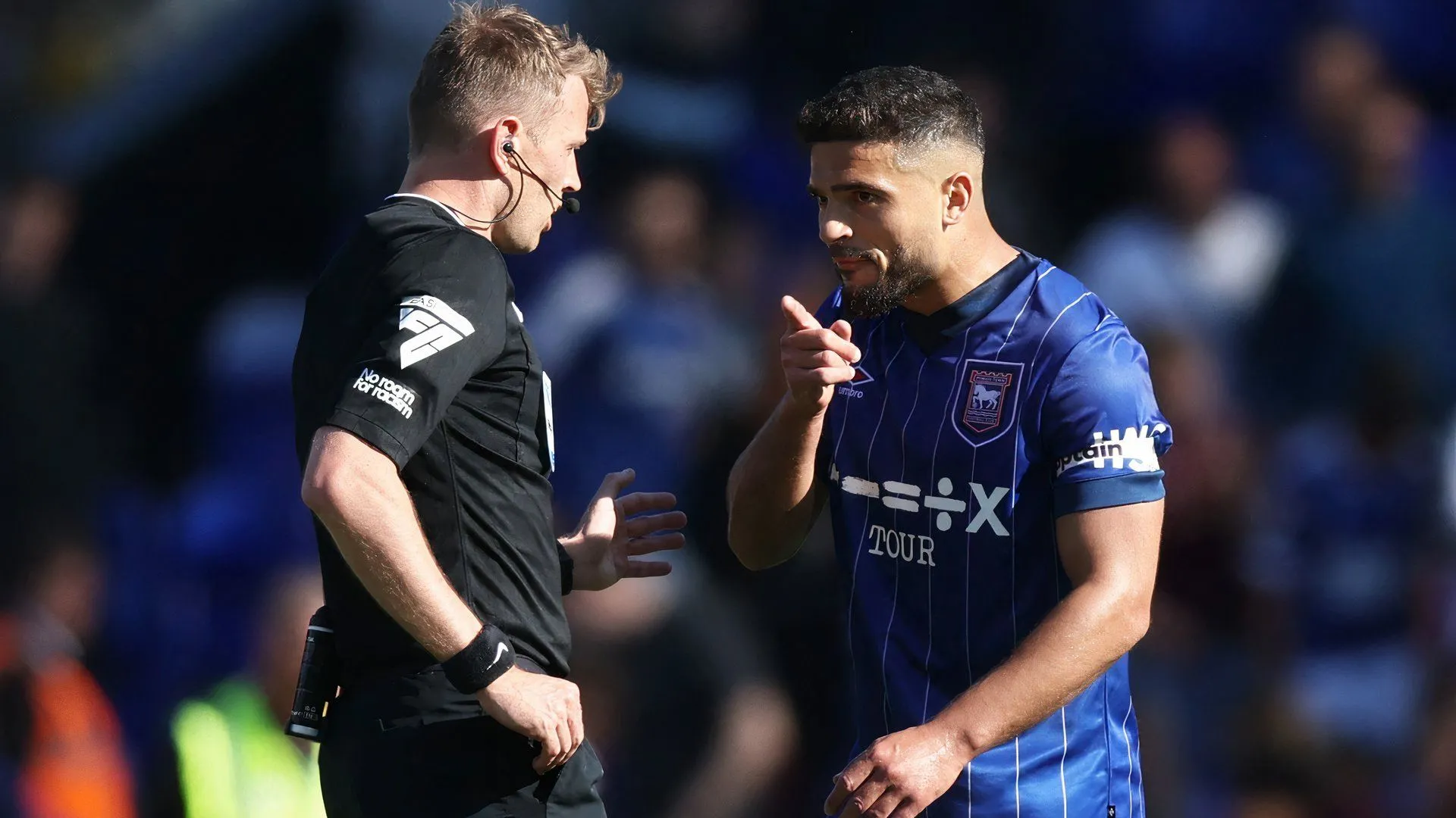 Leicester City Nhắm Harry Toffolo: Thương Vụ Phụ Thuộc Vào Victor Kristiansen