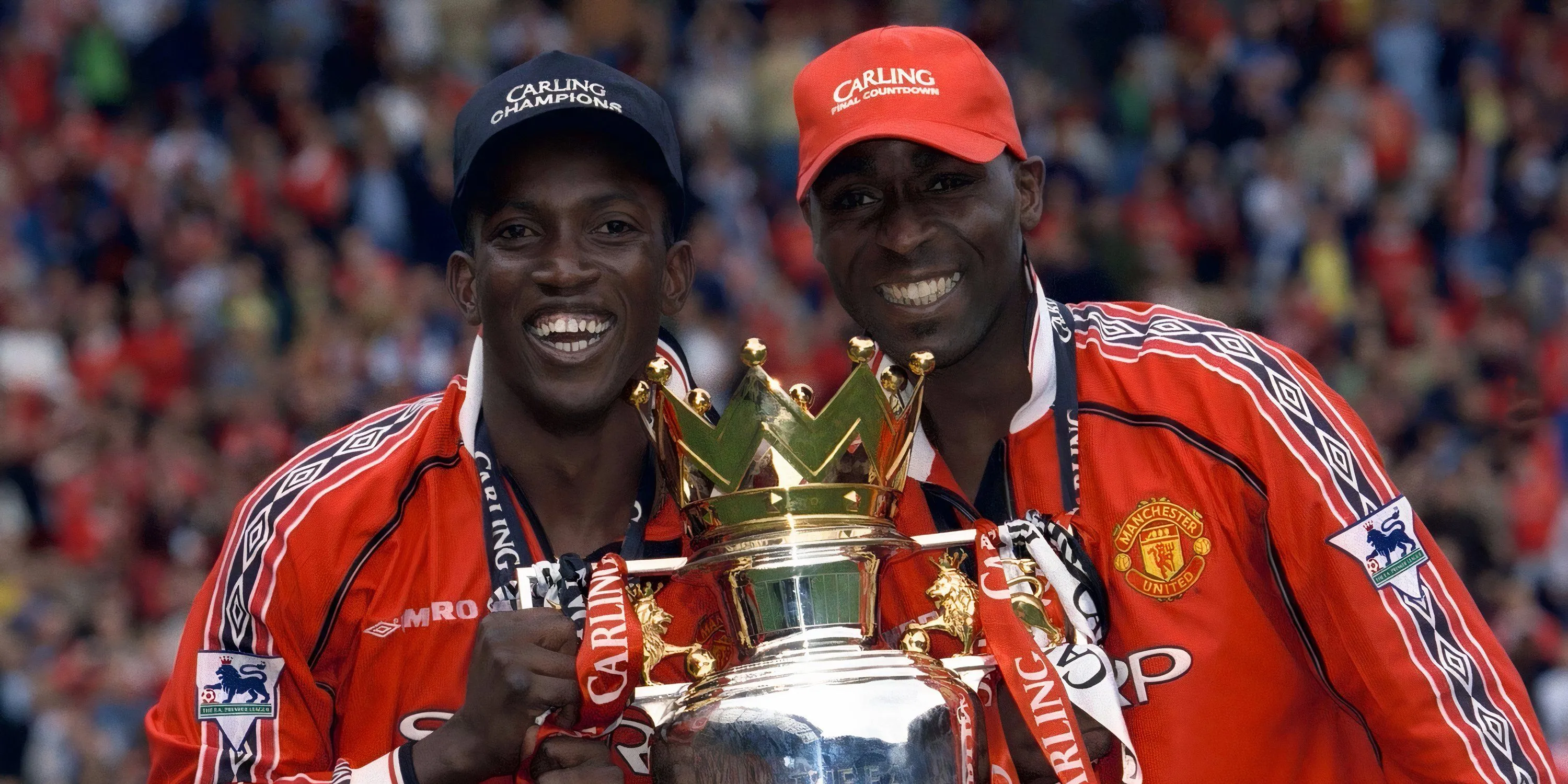 Cặp đôi tiền đạo huyền thoại Andy Cole và Dwight Yorke của Manchester United trong kỷ nguyên Premier League.