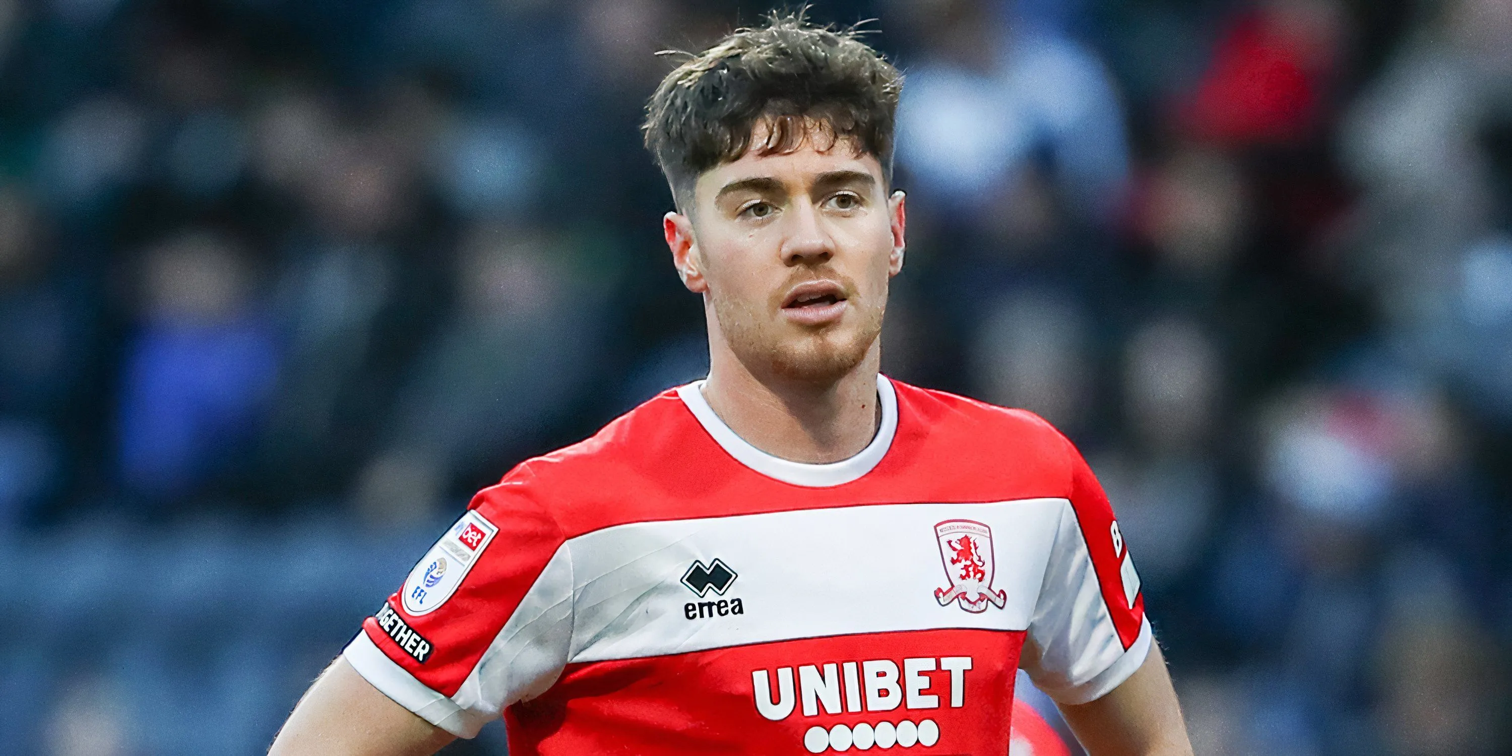 Hayden Hackney trong màu áo Middlesbrough, tiền vệ trung tâm tài năng đang được Man Utd theo dõi sát sao