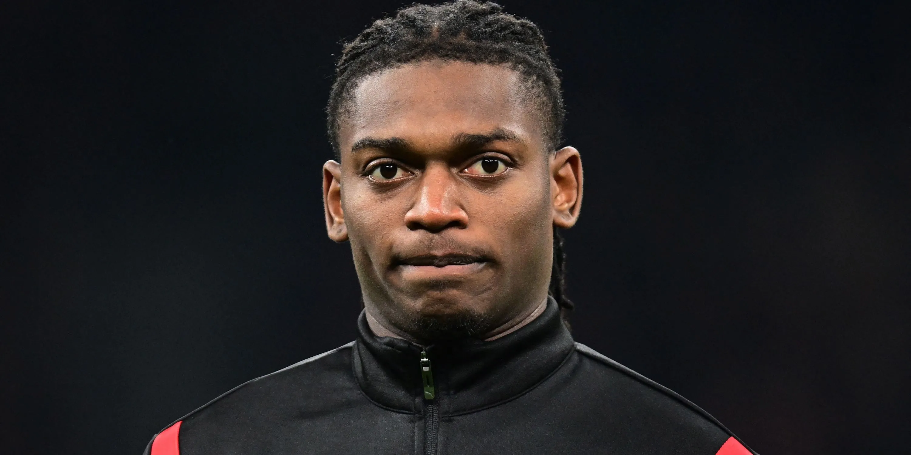 Tiền đạo Rafael Leao của AC Milan trước trận đấu