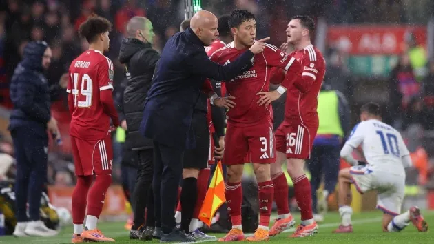 Cảnh thất vọng của các cầu thủ Liverpool sau thất bại 0-3