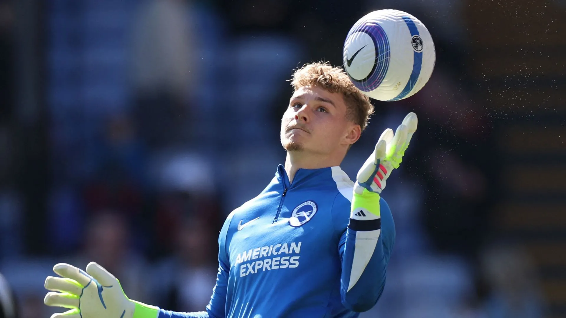 Carl Rushworth trong màu áo Coventry, biểu tượng cho sự an tâm nơi khung thành với số lần giữ sạch lưới ấn tượng