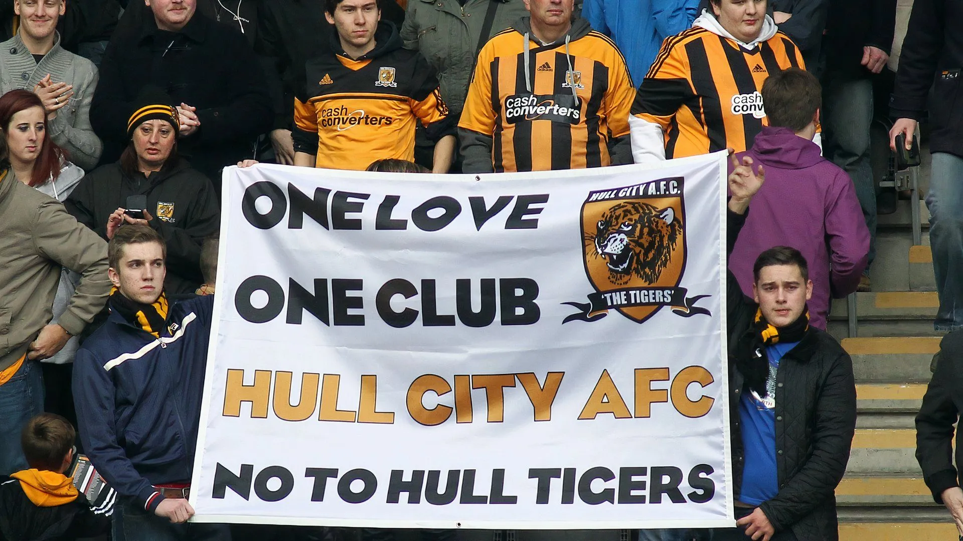 Cổ động viên Hull City phản đối việc đổi tên thành Hull Tigers